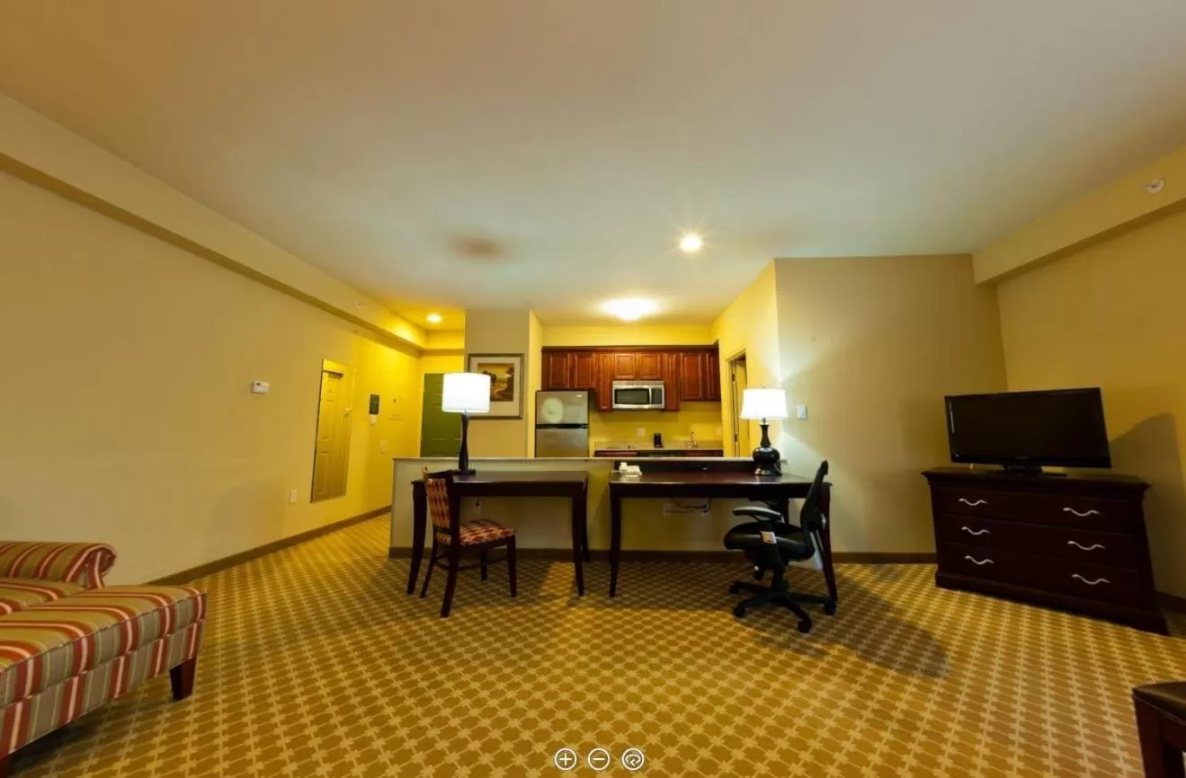 King Suite with Whirlpool - Non-Smoking in Country Suites Absecon-Atlantic City, NJ