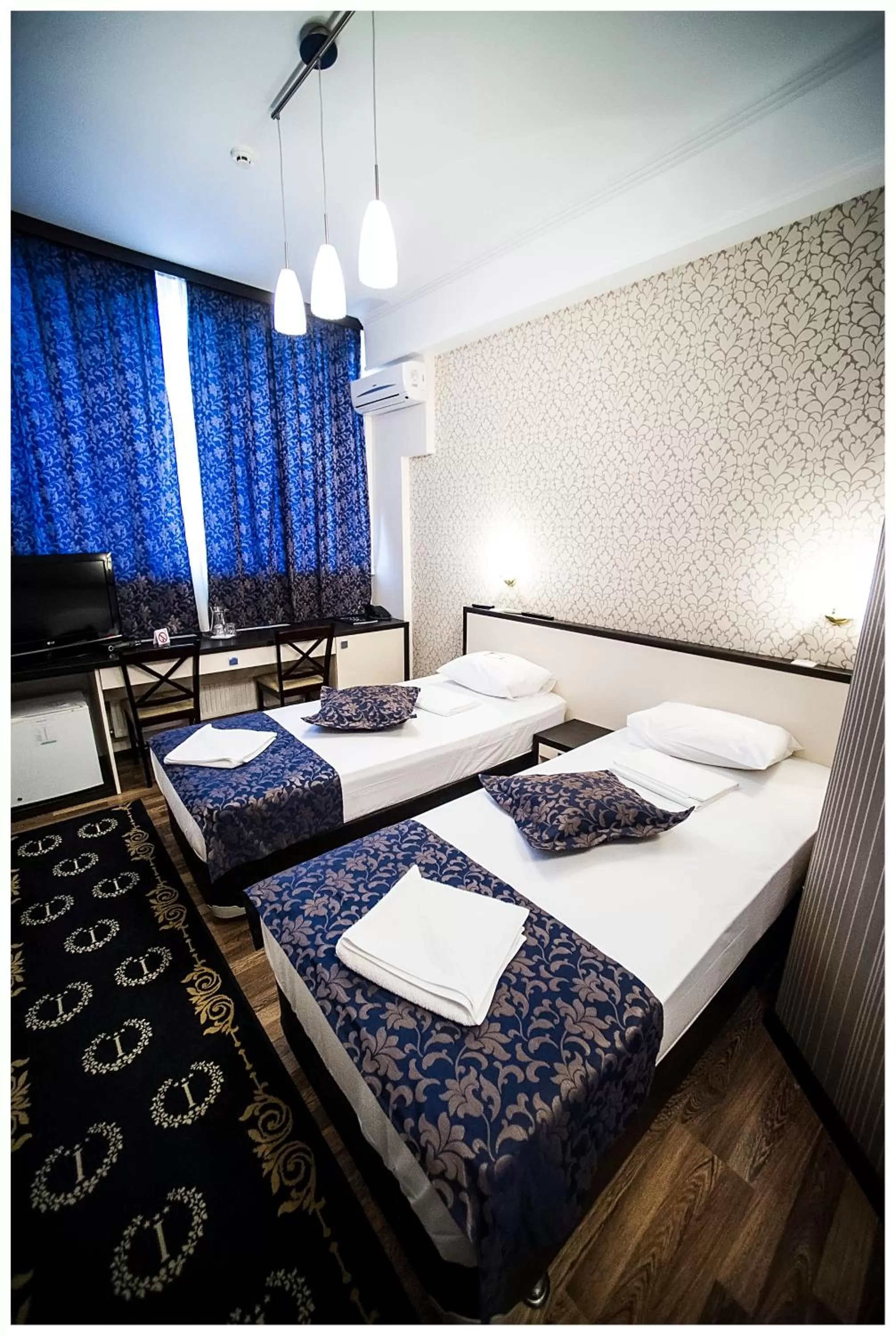 Standard Twin Room in IRIS Hotel