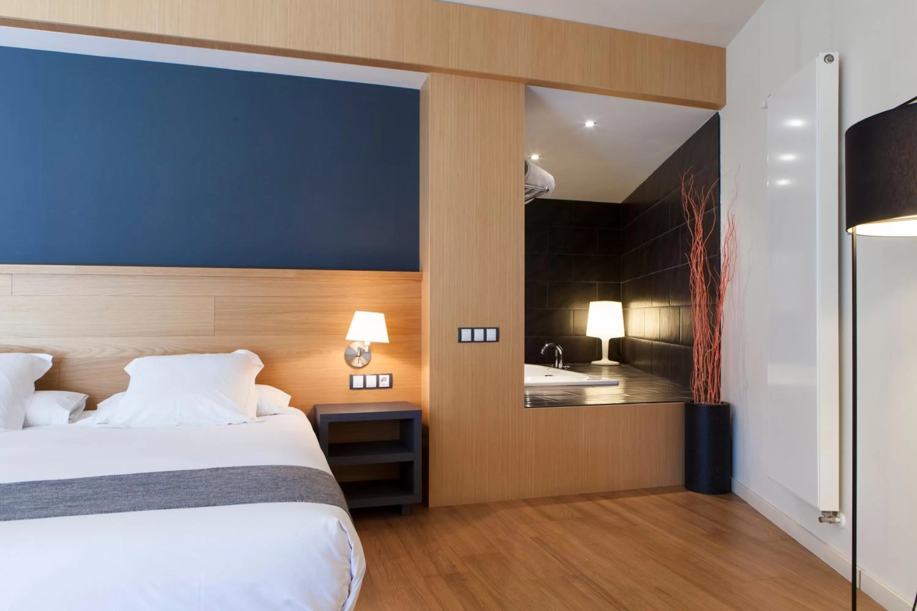 Junior Suite with Terrace in Hotel Món Sant Benet