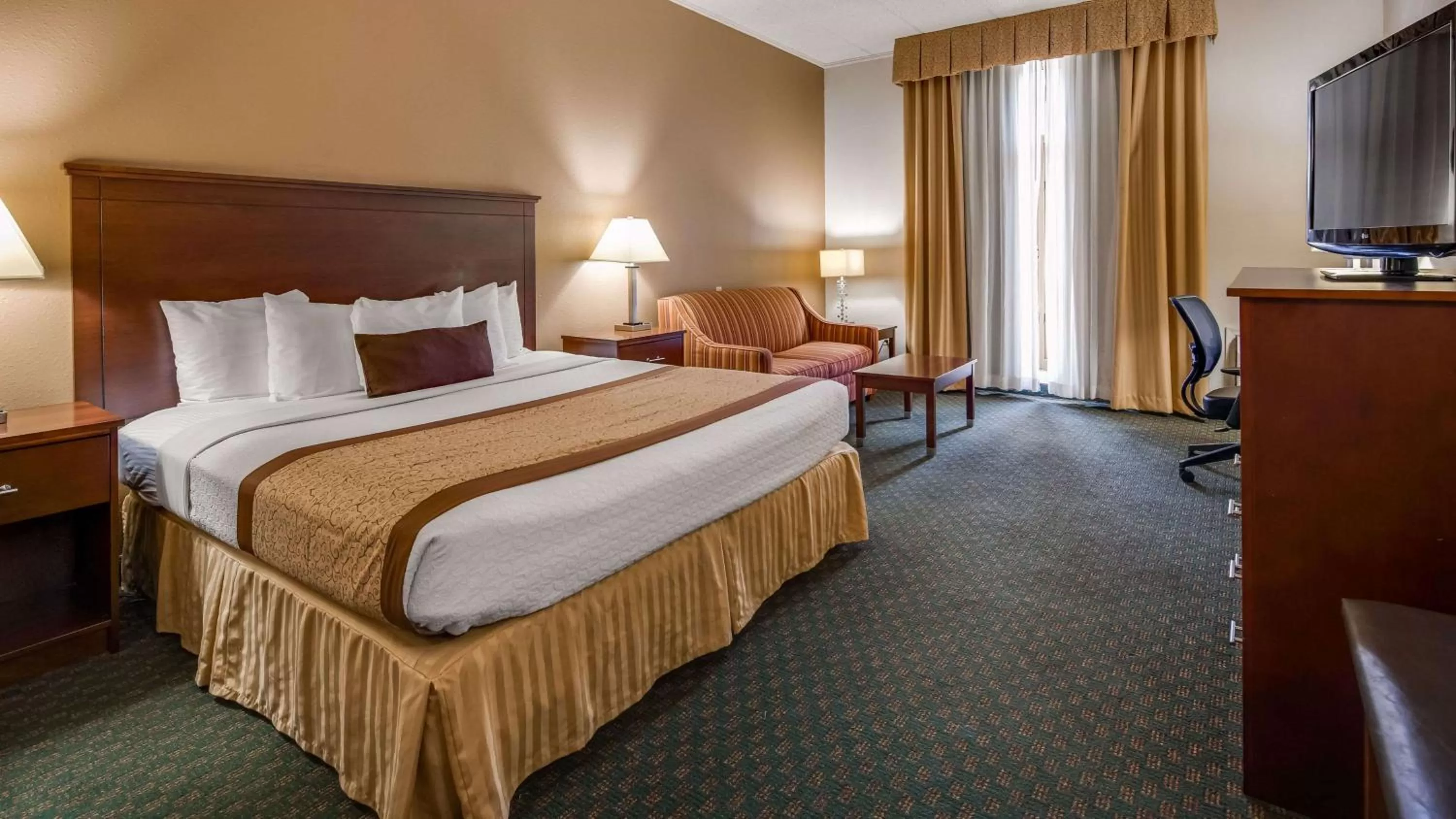 Deluxe King Room with Sofa Bed in Best Western PLUS Governor's Inn Richmond