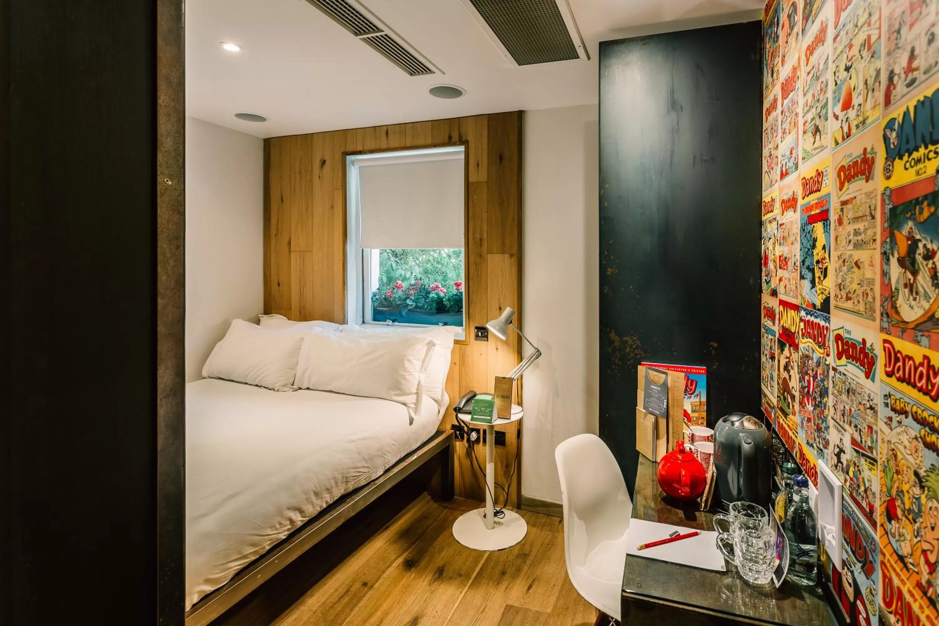 Snug Double Room in Grassmarket Hotel