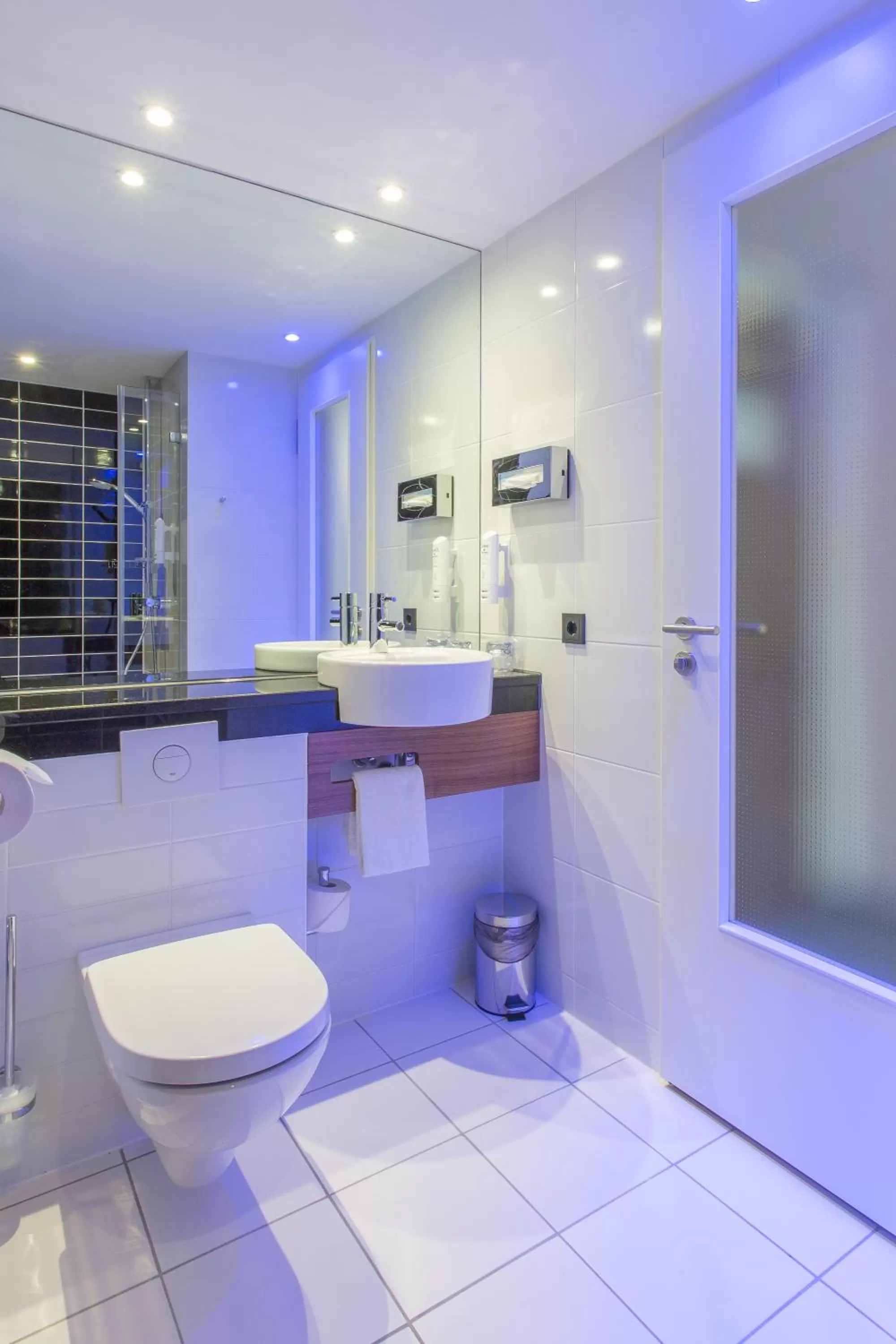 Standard Queen Room - High Floor in Holiday Inn Express Neunkirchen by IHG