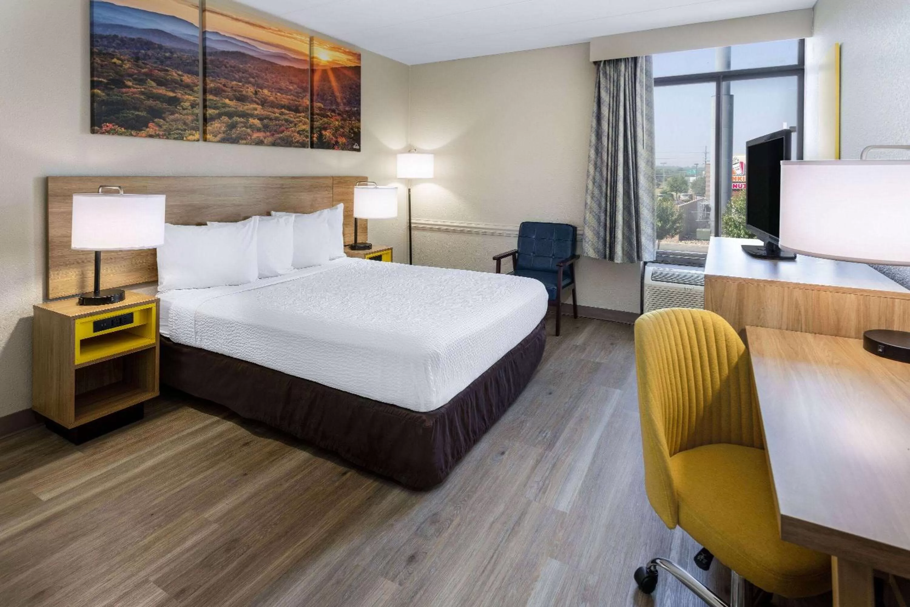 Queen Room - Non-Smoking in Days Inn by Wyndham Winchester