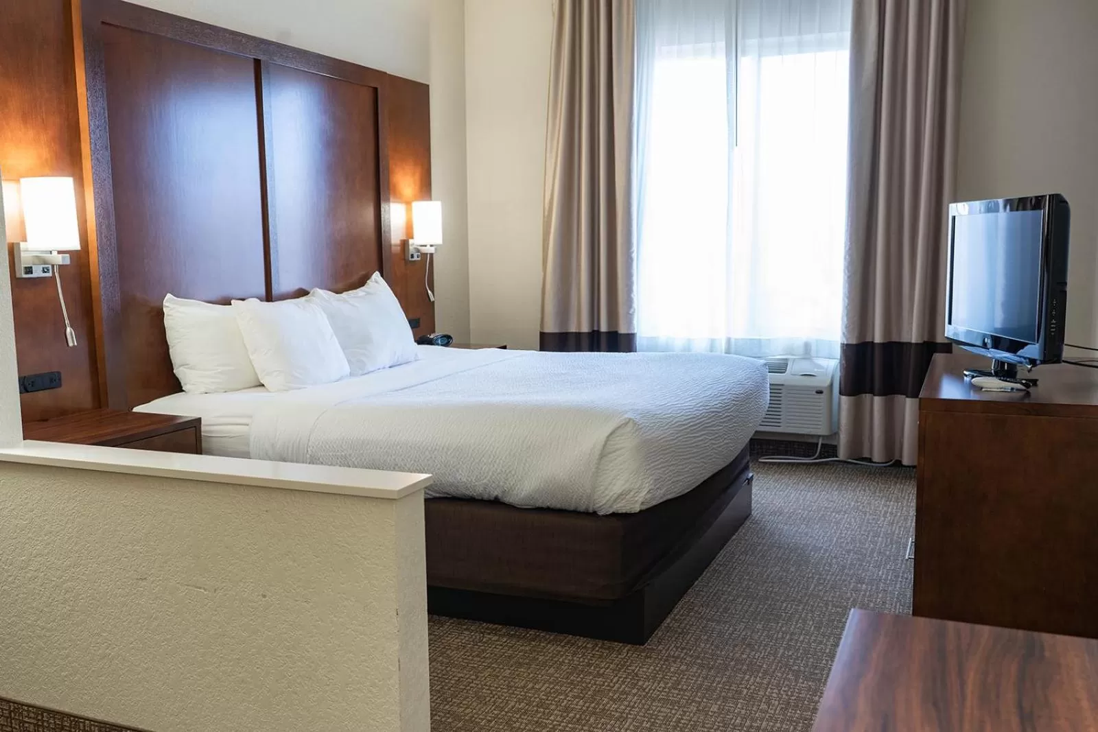 King Room - Non-Smoking in Rapid River Lodge