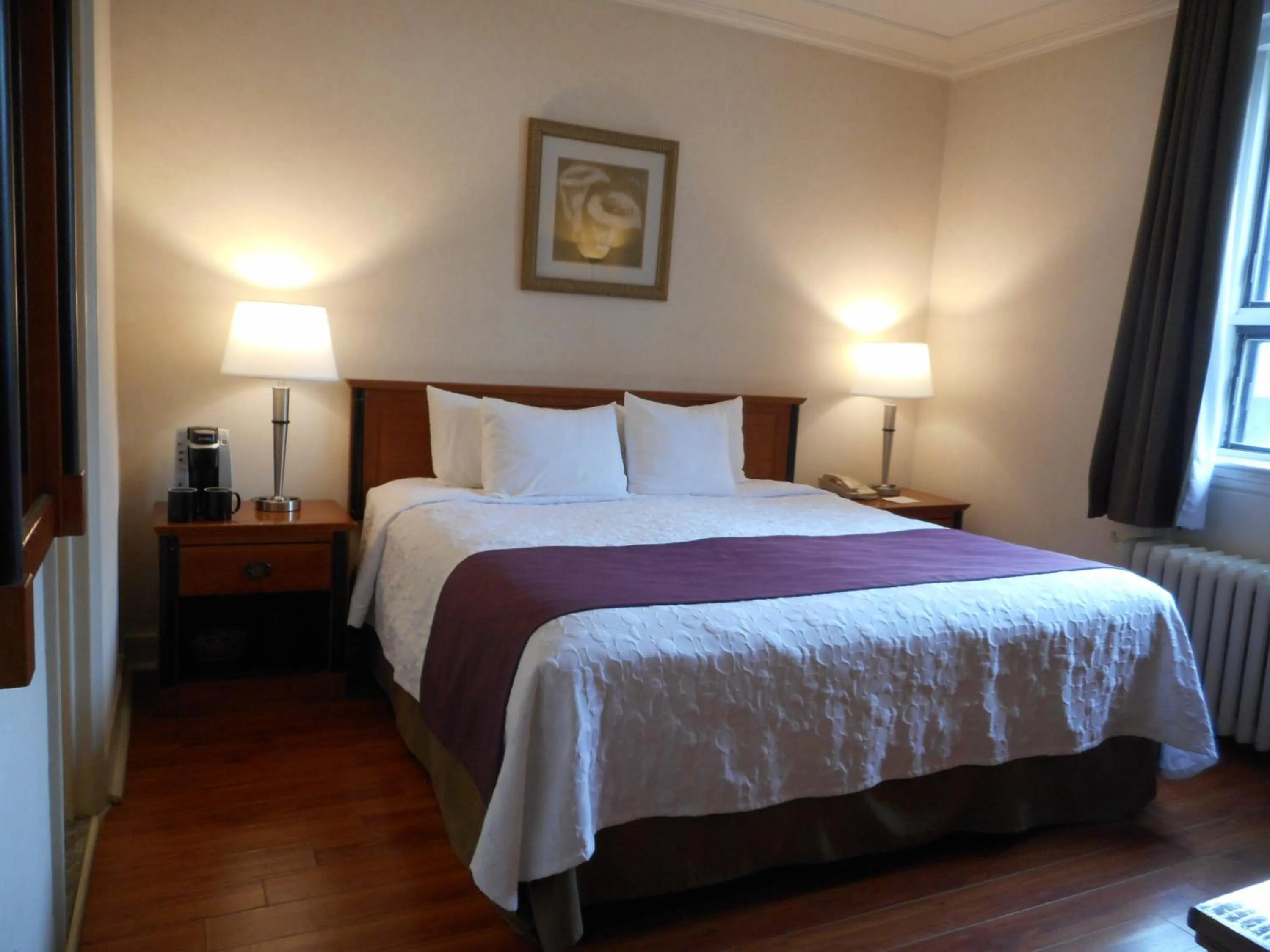 King Room in Hotel St-Denis