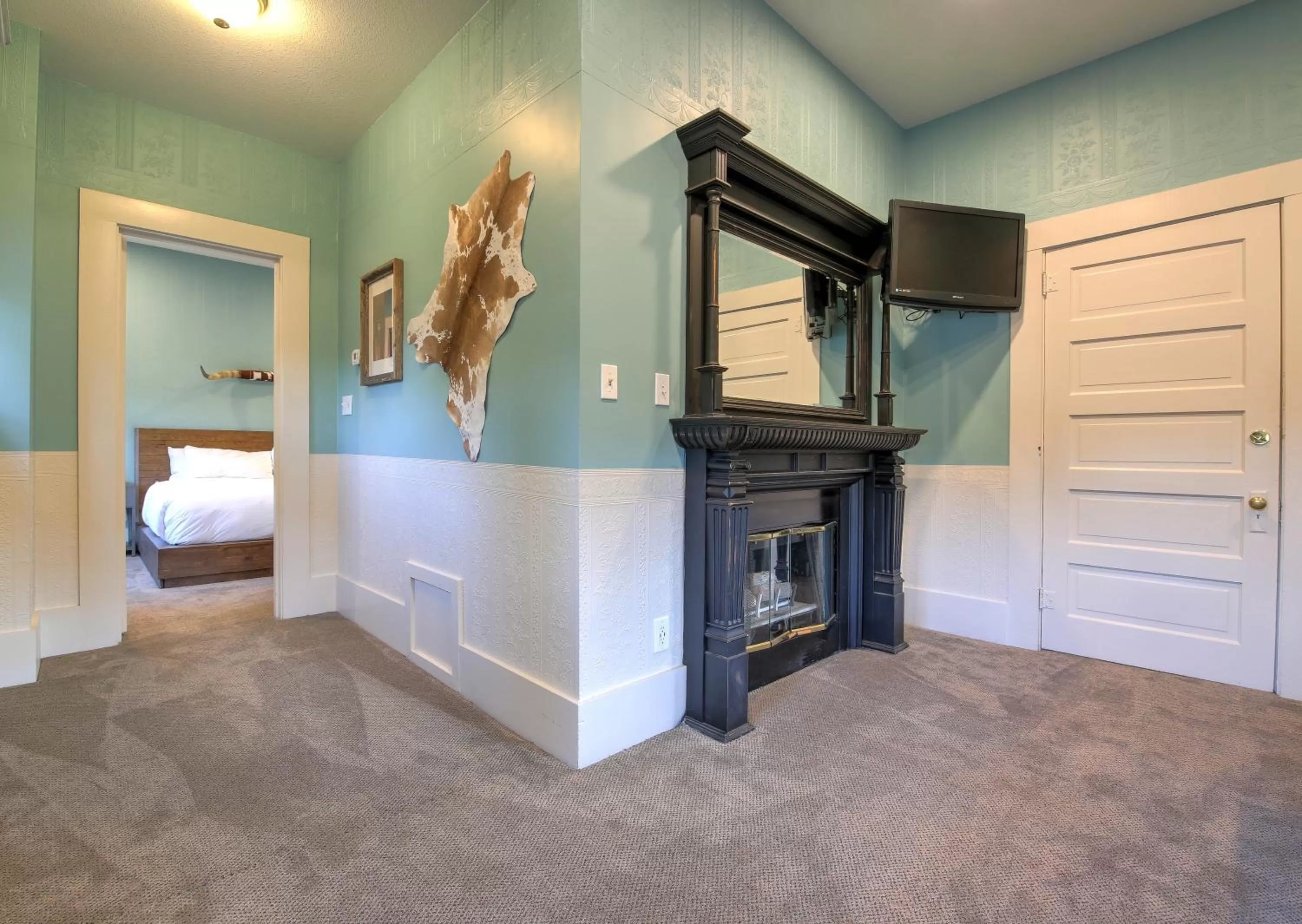 Suite with City View in The Groveland Hotel