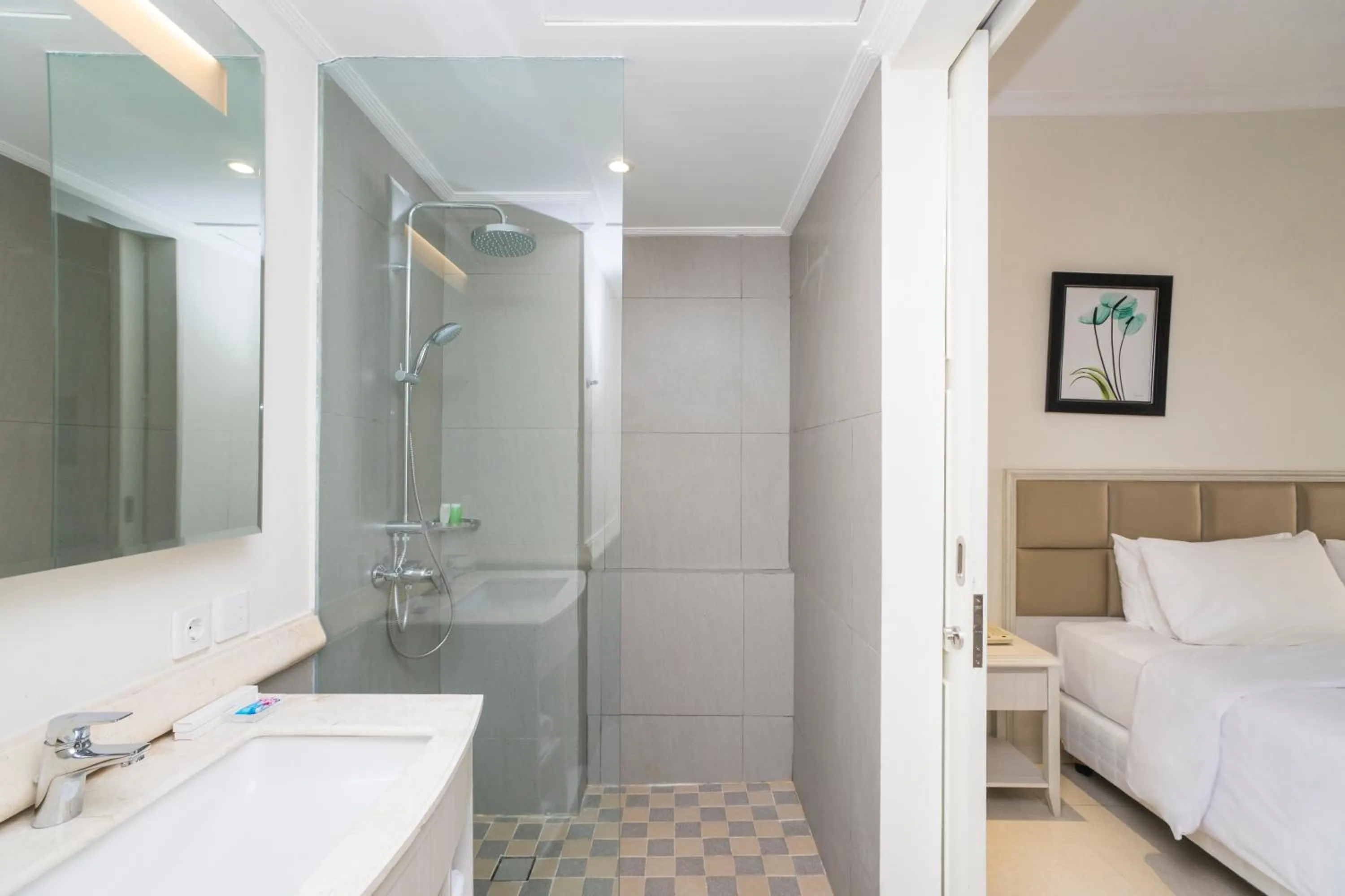 Deluxe Double or Twin Room in Alron Hotel Kuta Powered by Archipelago