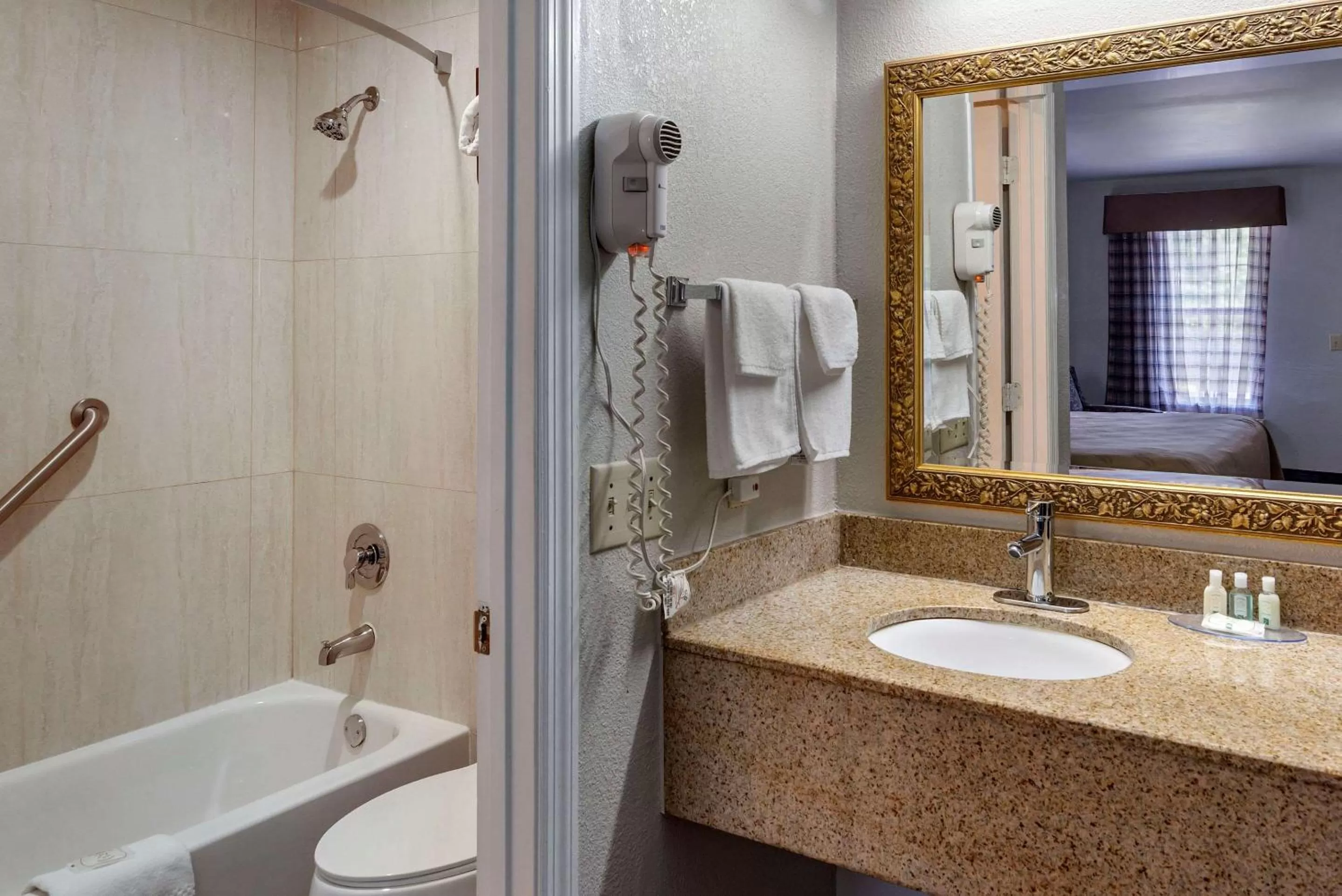 Standard Double Room with Two Double Beds - Smoking in Quality Inn Covington