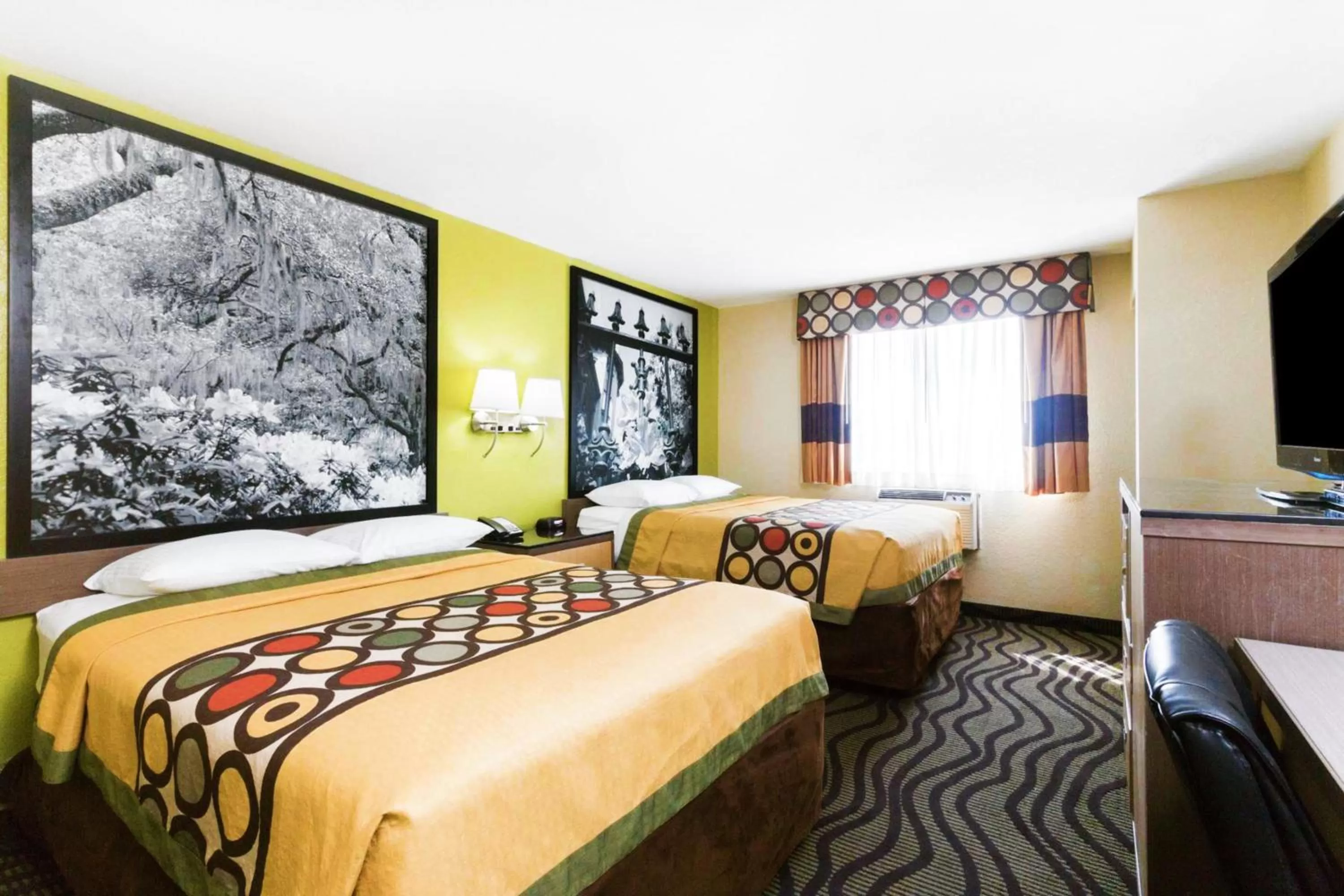 Queen Room with Two Queen Beds - Non-Smoking in Super 8 by Wyndham Brunswick/St Simons Island Area