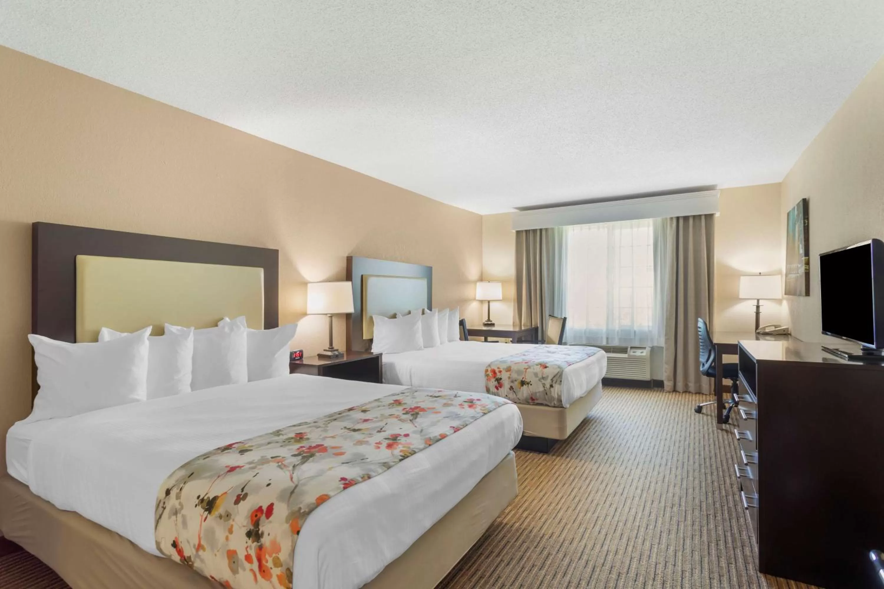 Queen Room with Two Queen Beds and Bath Tub - Disability Access/Non-Smoking  in Best Western Lawrenceburg Inn