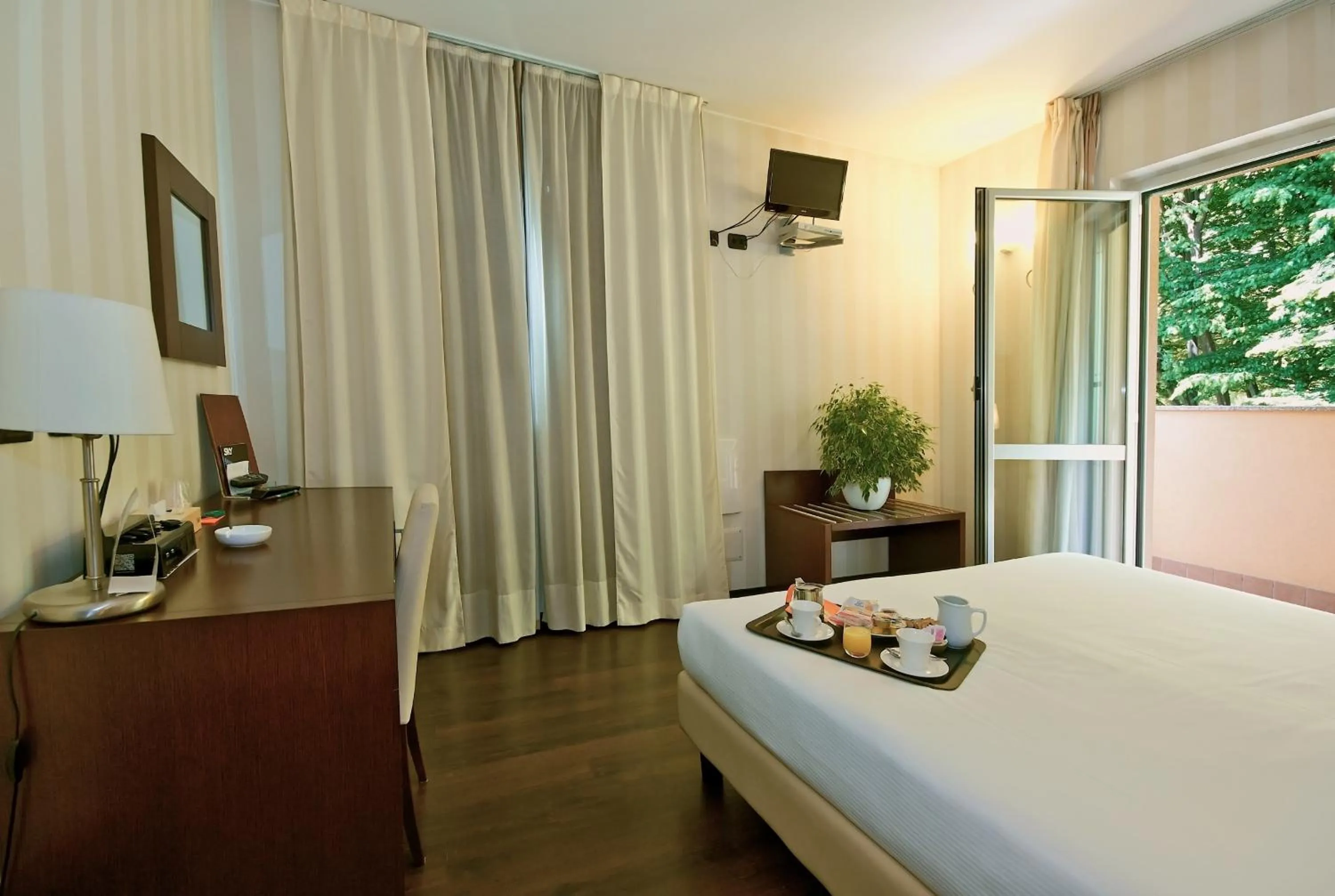 Double Room in Hotel 2C