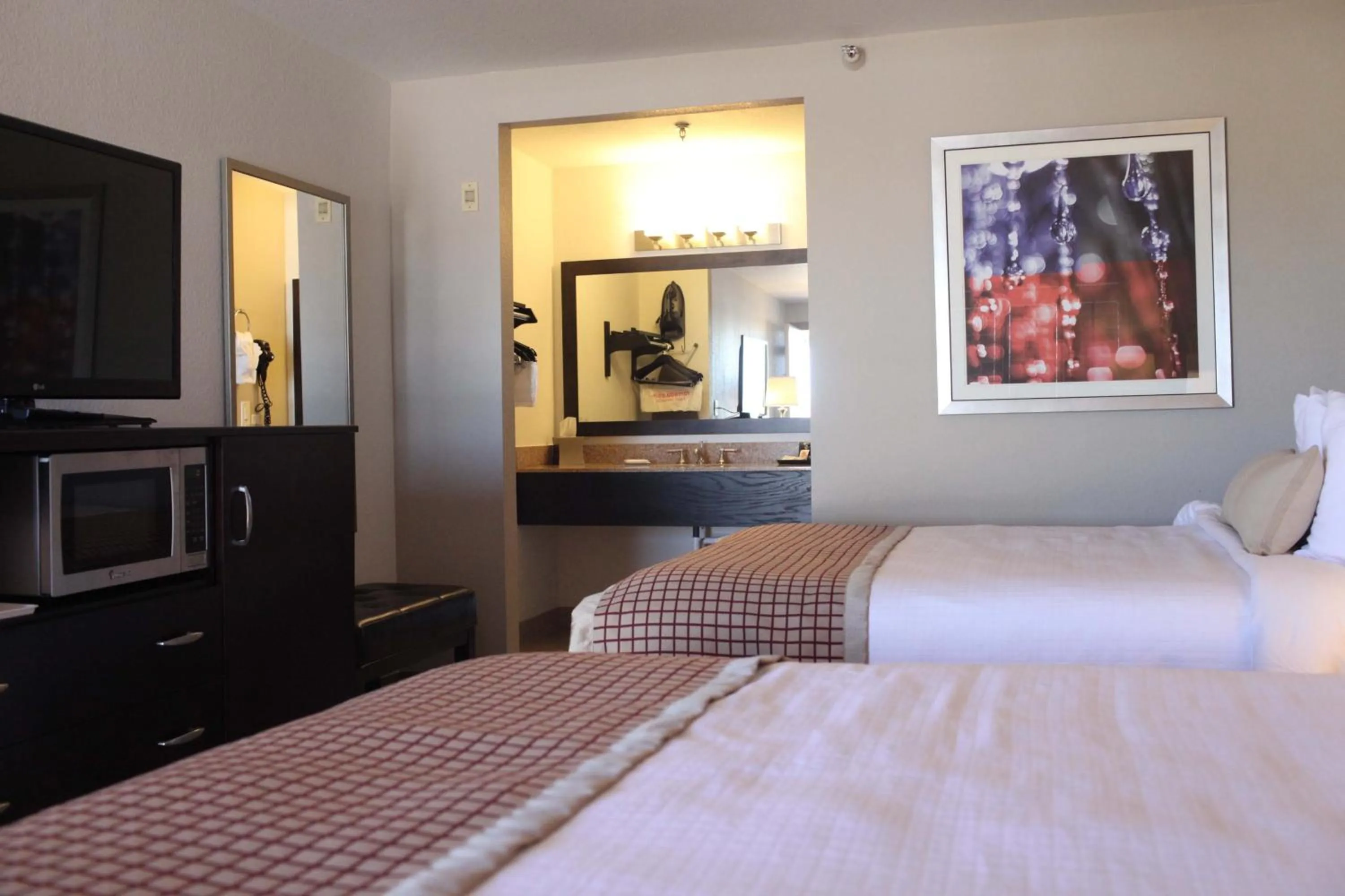 One-Bedroom Suite with Two Queen Beds - Accessible/Non-Smoking in Infinity Inn & Suites