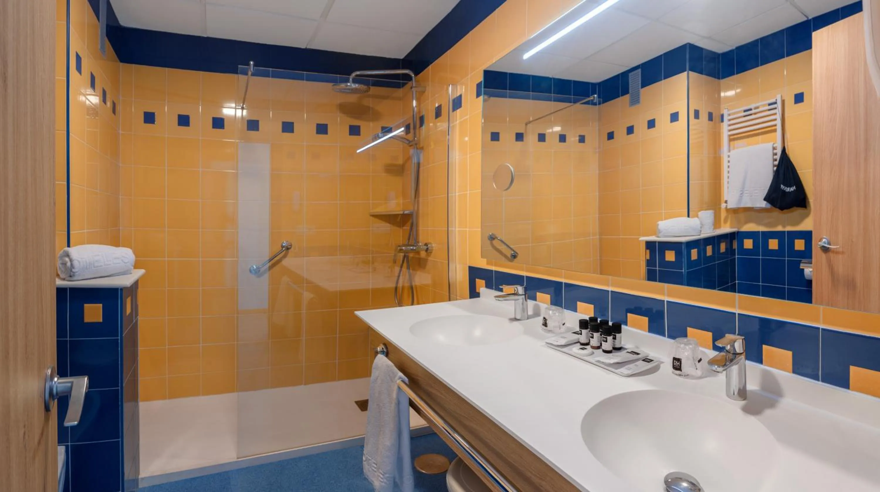 Deluxe Room with Terrace (2 adults + 2 children) in Hotel RH Victoria & Spa 4 Sup