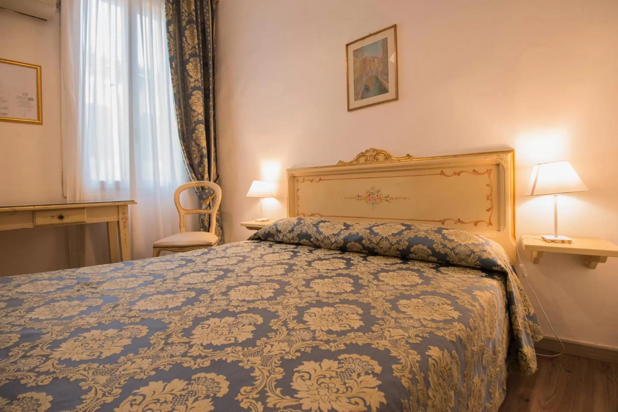 Double or Twin Room with Private Bathroom in Albergo Casa Peron