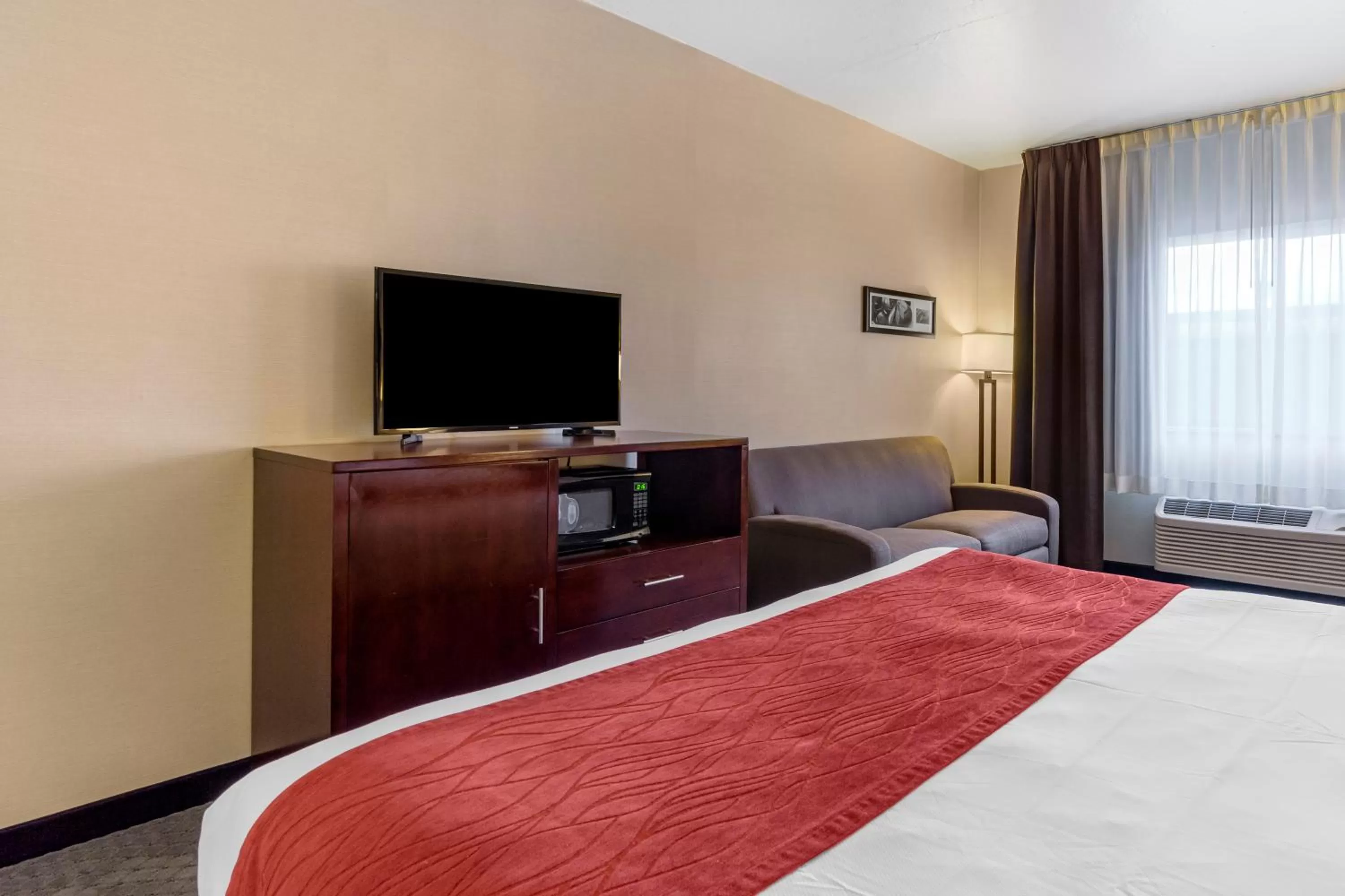 King Room - Disability Access in Comfort Inn Kent - Seattle