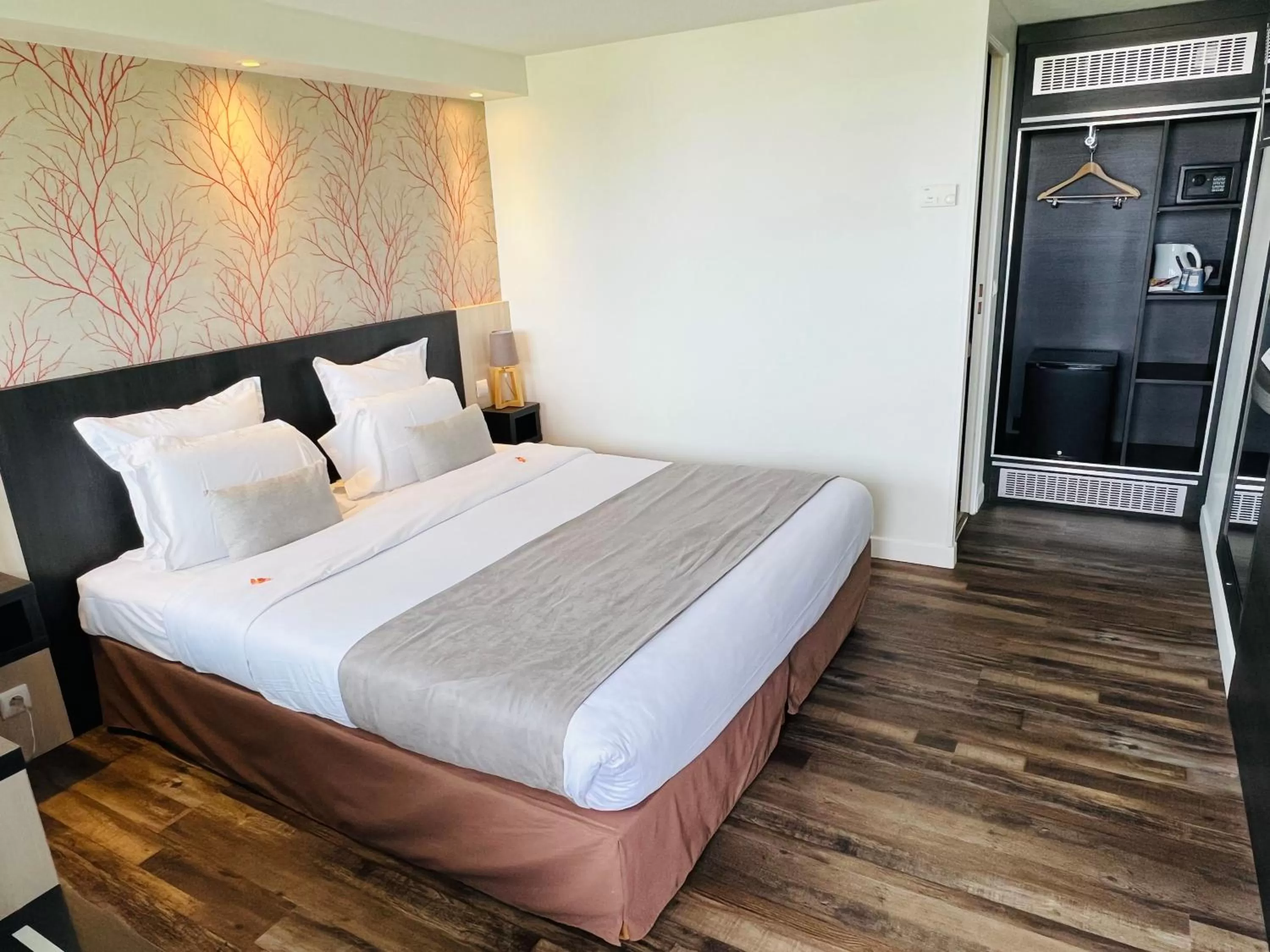 Superior Double Room in Kyriad Lisieux