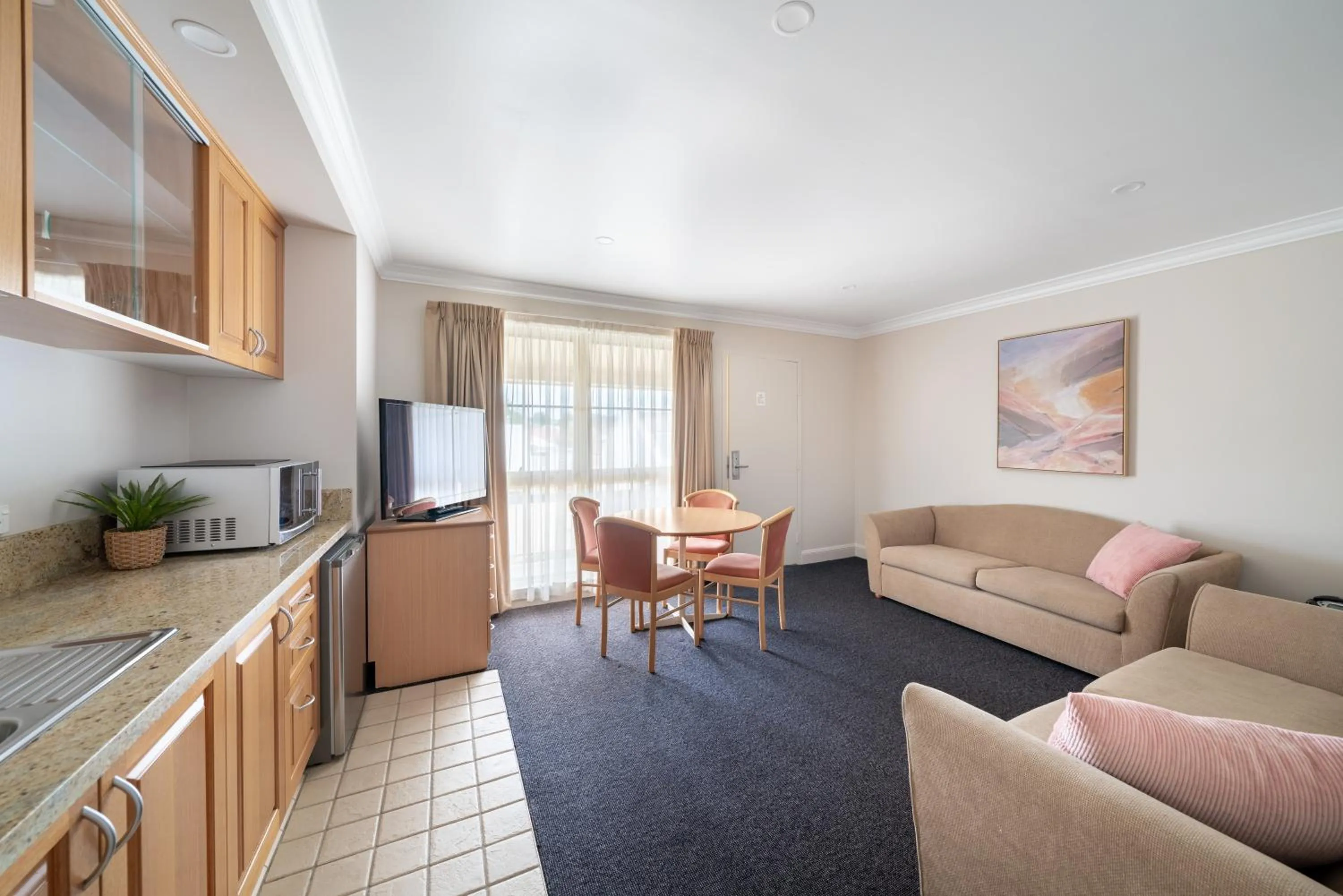 One Bedroom Apartment with Spa in Heritage Inn Bathurst