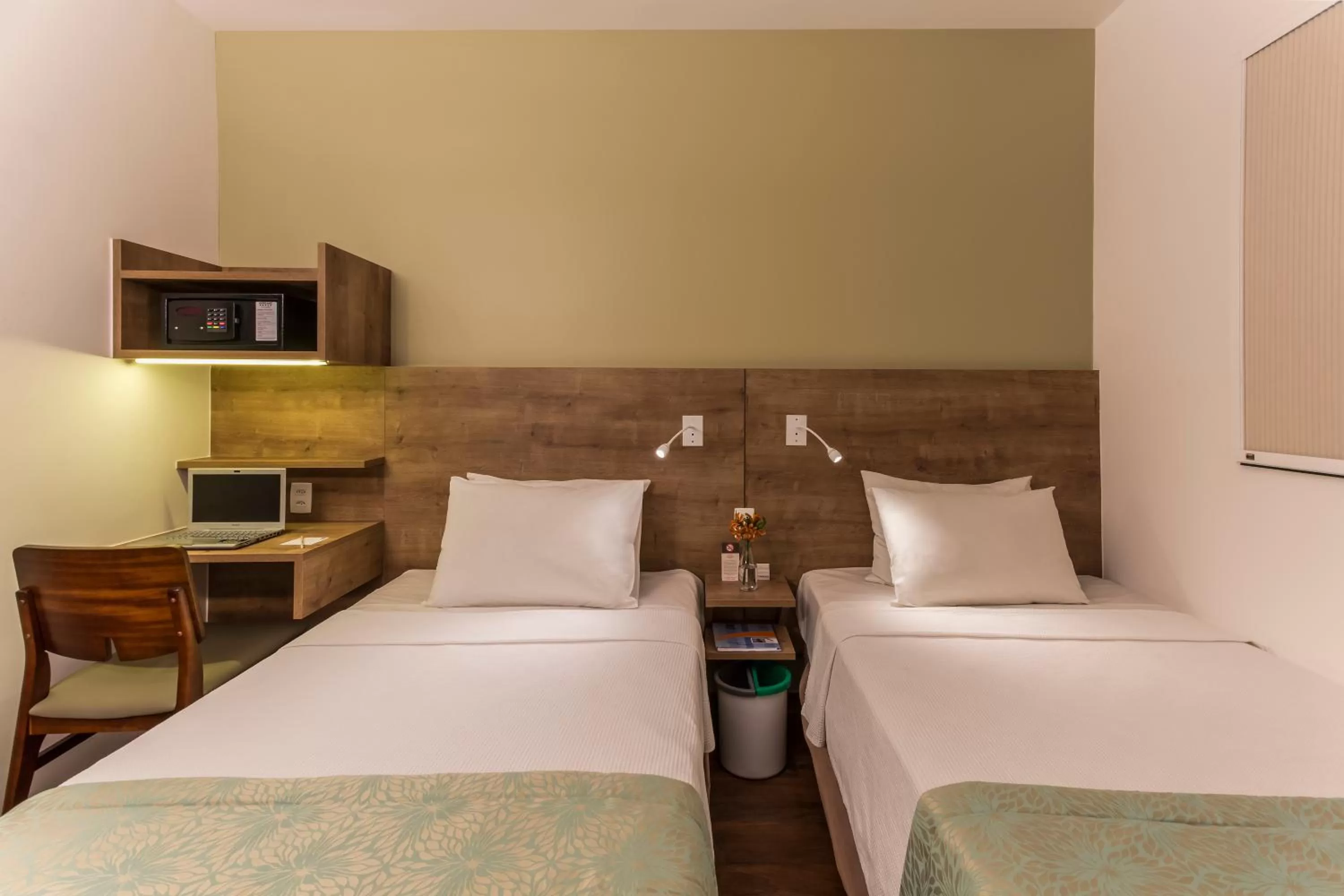 Superior Twin Room in Sleep Inn Praia do Canto