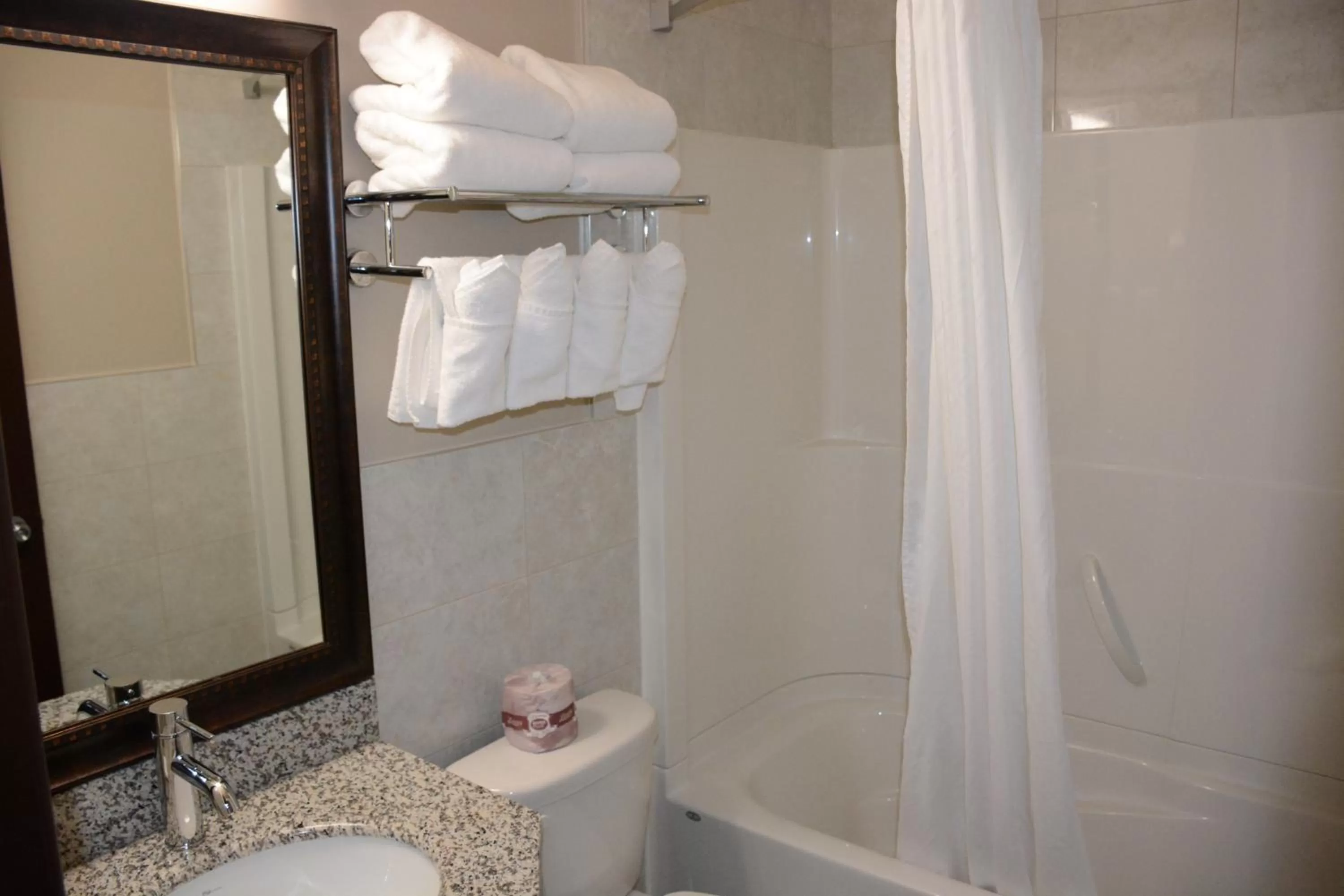 Double Room with Two Double Beds - Smoking in Travelodge by Wyndham Lethbridge