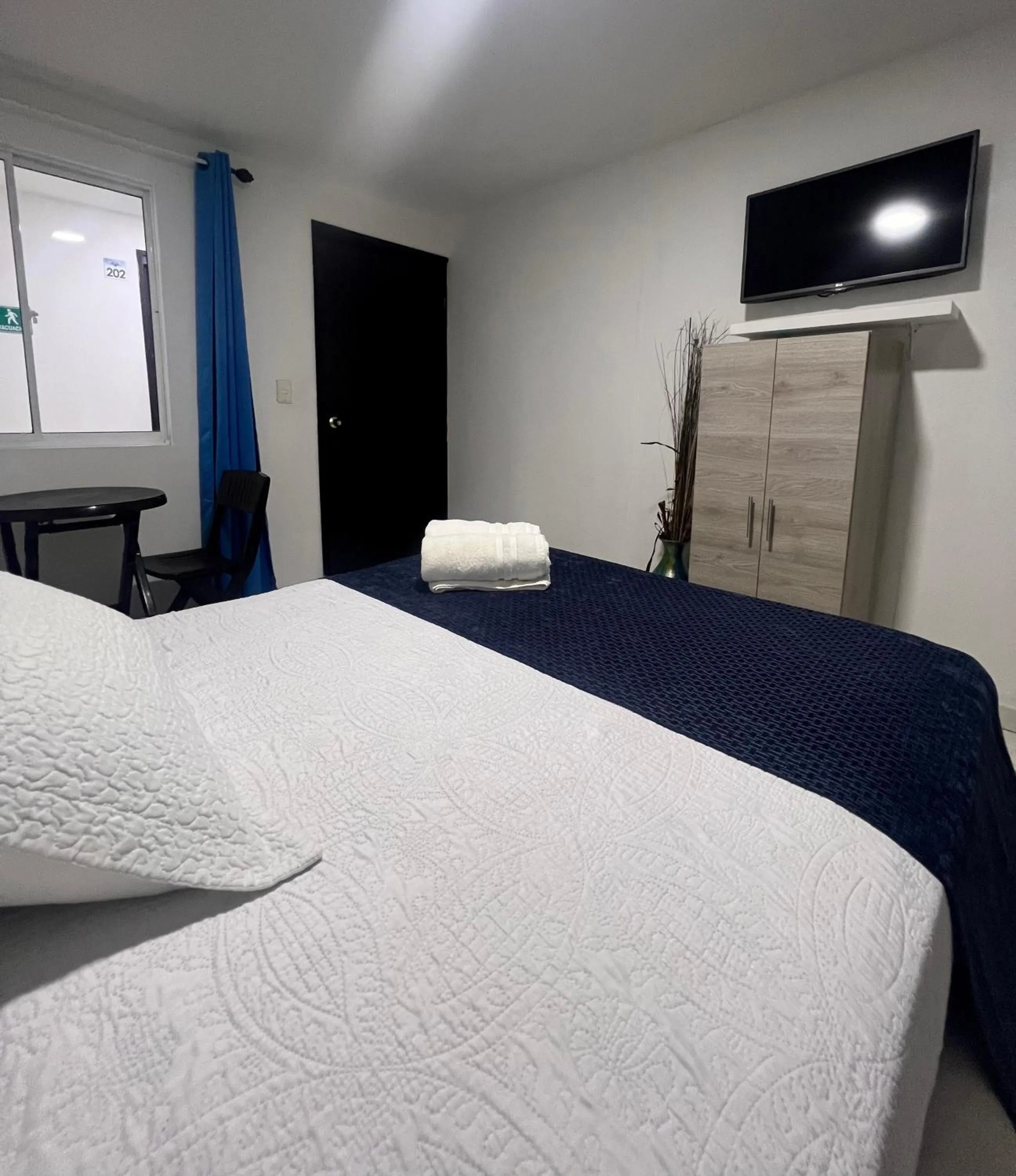 Double Room - single occupancy in Blue Emerald Inn