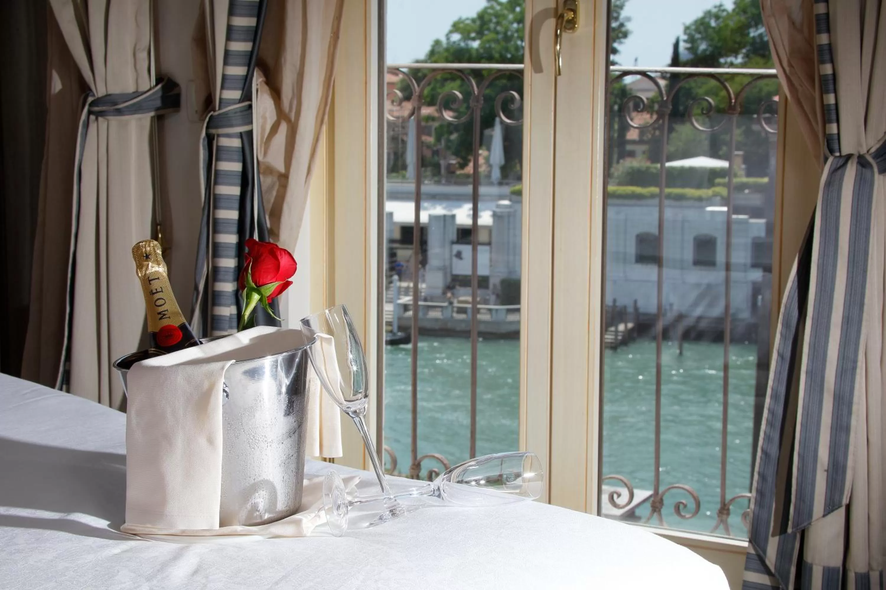 Double Room with Grand Canal View in Hotel Dei Dragomanni