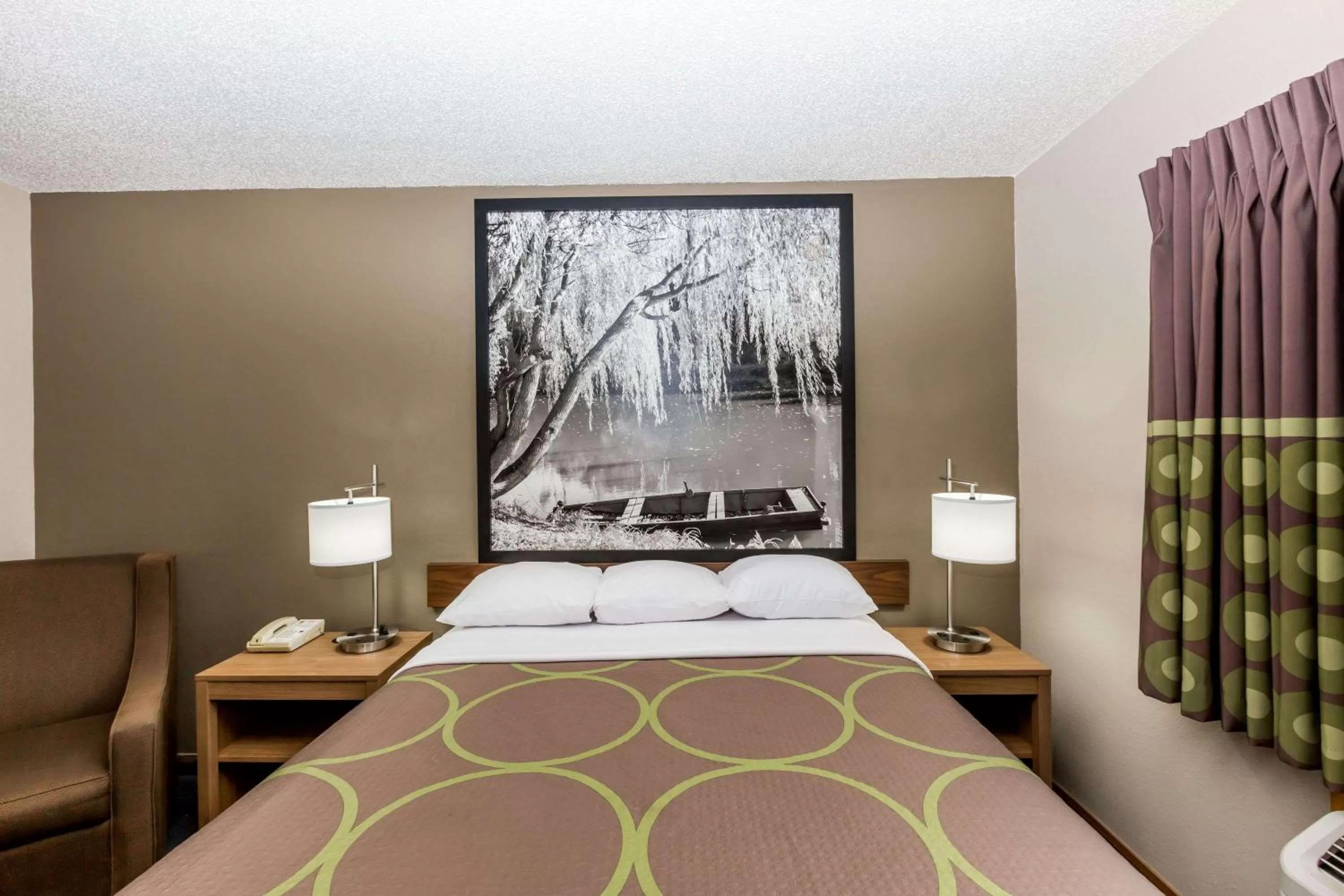 Queen Room - Disability Access/Non-Smoking in Super 8 by Wyndham Hays KS