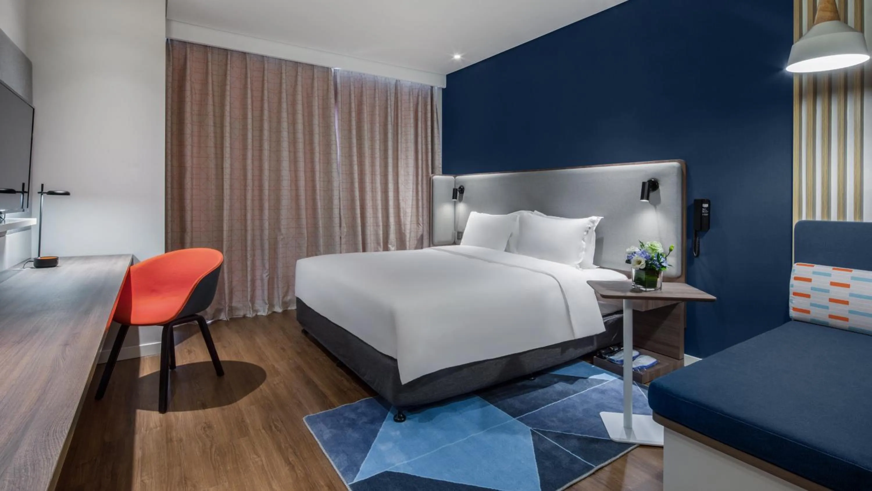 Standard King Room in Holiday Inn Express Shanghai Hongqiao North by IHG