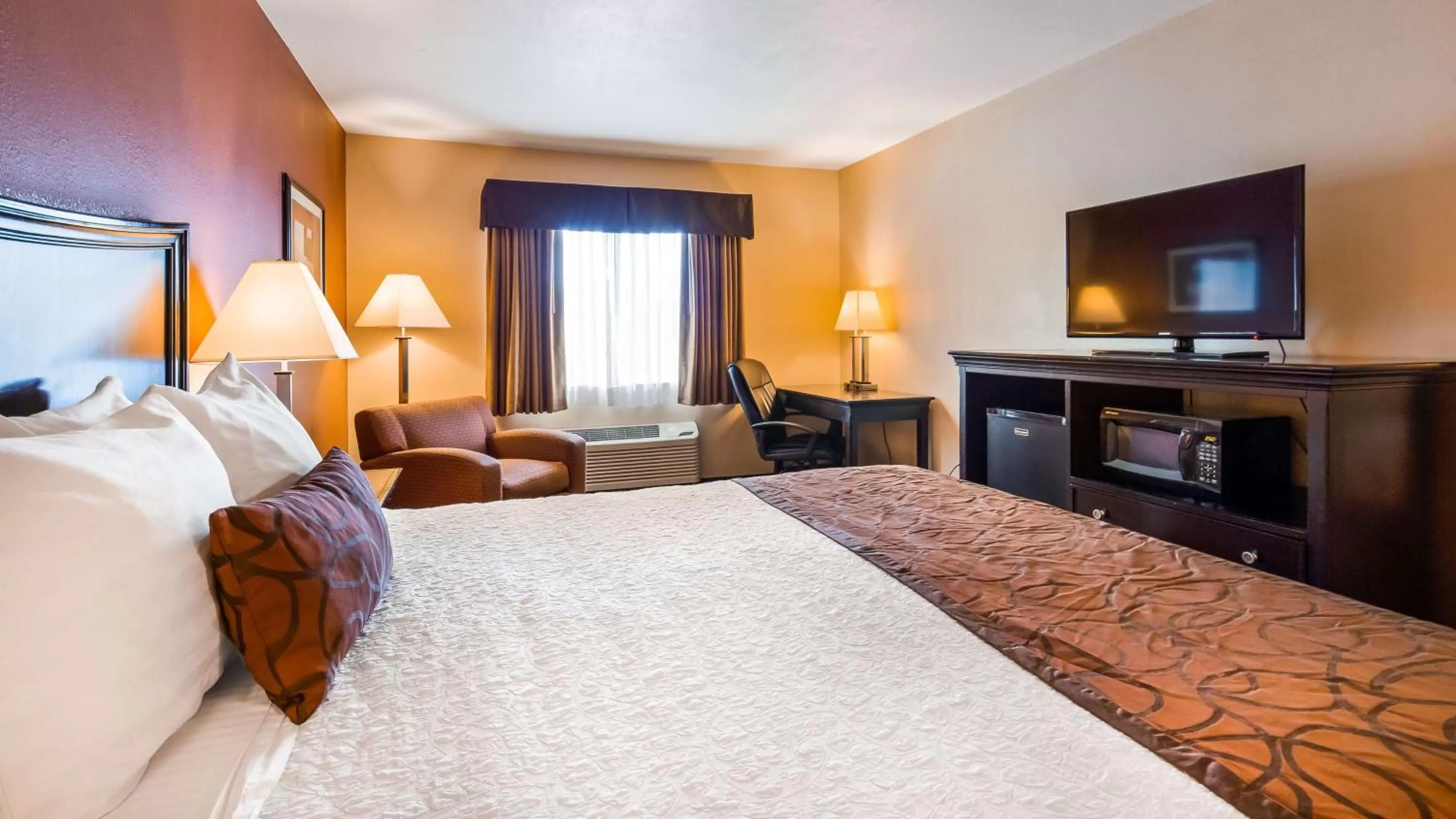 King Room - Disability Access in Best Western Plus Corning Inn