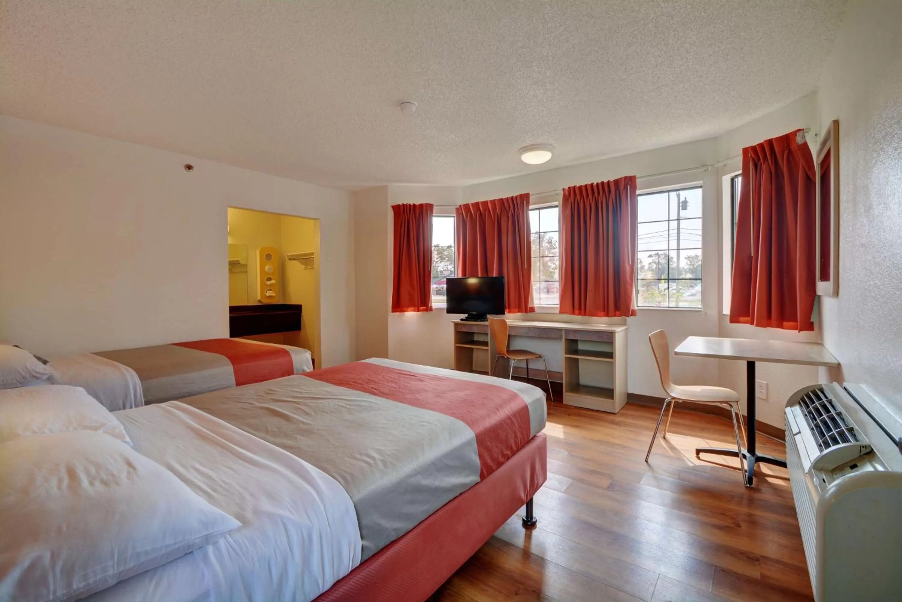 Queen Room in Motel 6-Wethersfield, CT - Hartford