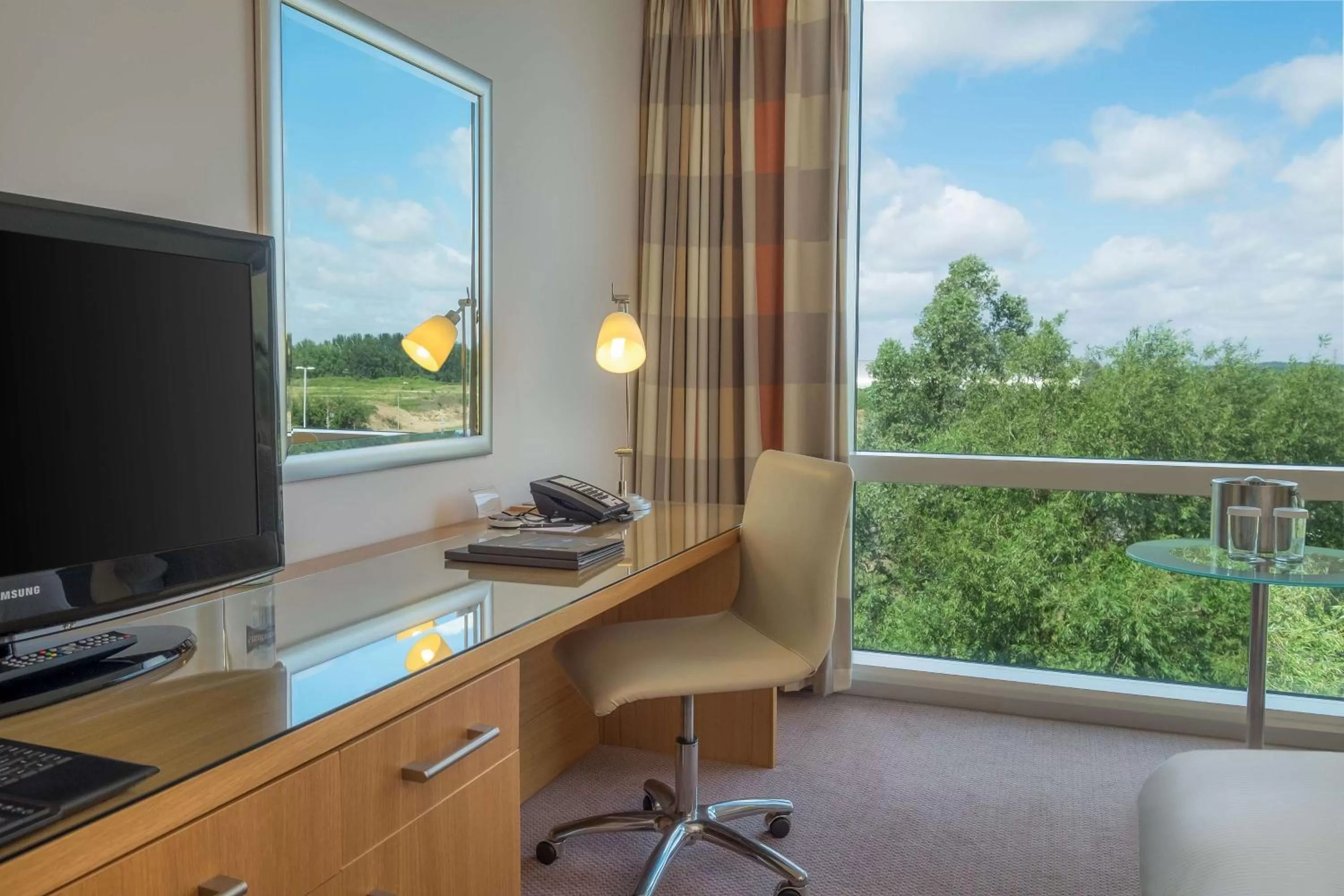 Twin Room - Mobility Access in Hilton Reading
