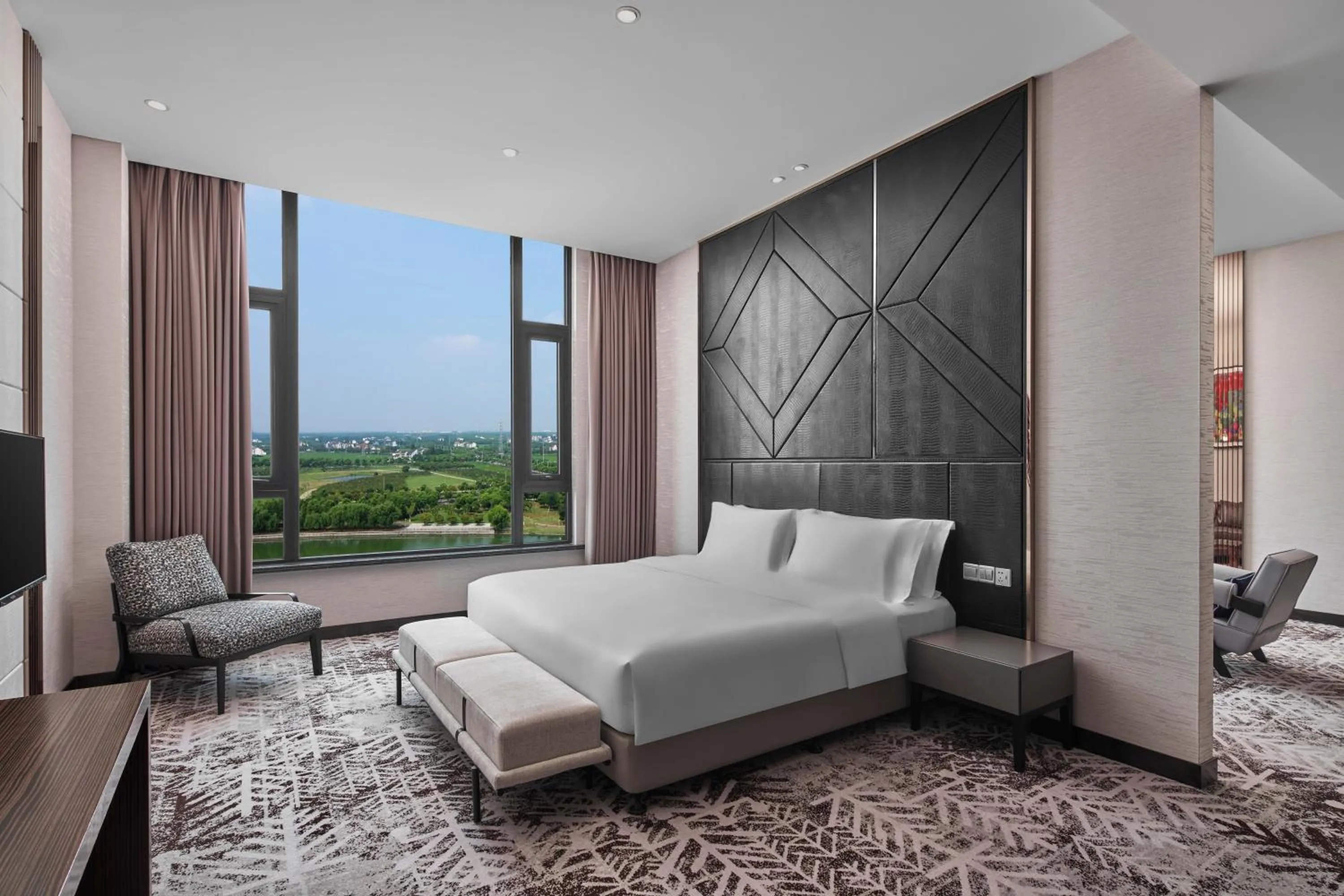 Two-Bedroom Suite with Lake View - High Floor in Crowne Plaza Shanghai Jinshan by IHG