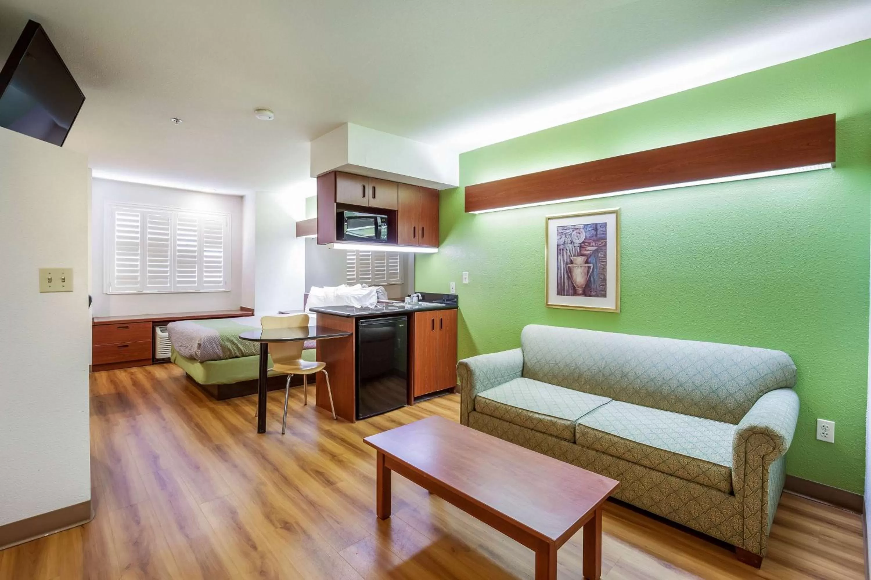 Deluxe Suite - single occupancy - Non-Smoking in Motel 6-Dixon, CA