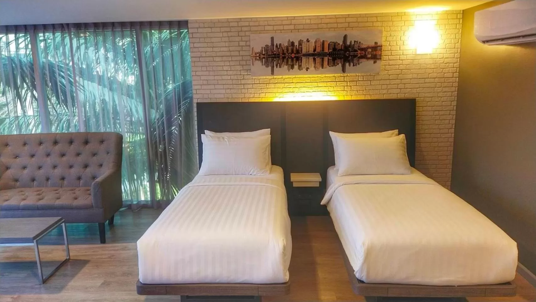Deluxe Twin Room in BB Glass House บีบี กลาสเฮ้าส์
