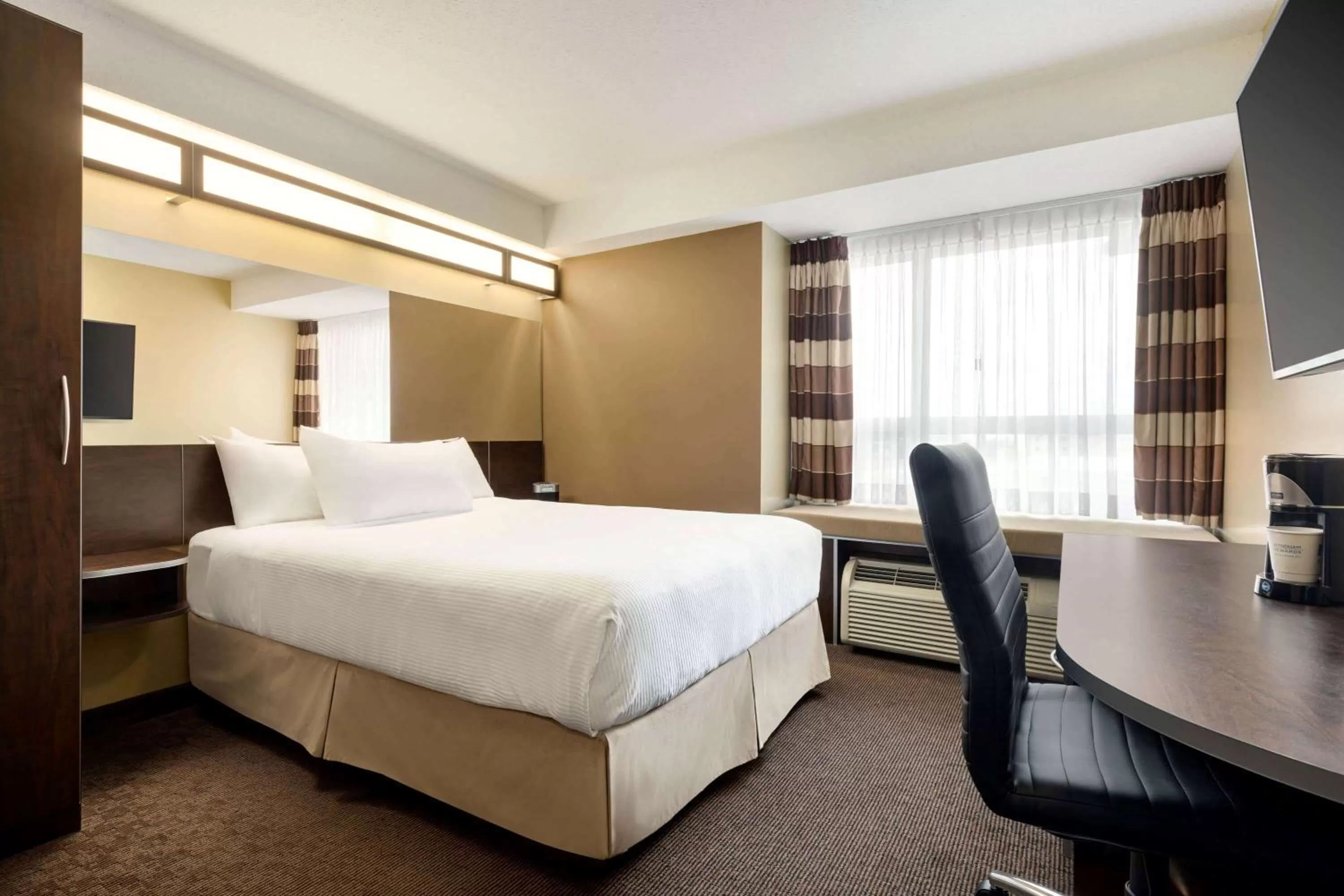  Economy Queen Room - Non-Smoking in Microtel Inn & Suites by Wyndham Estevan