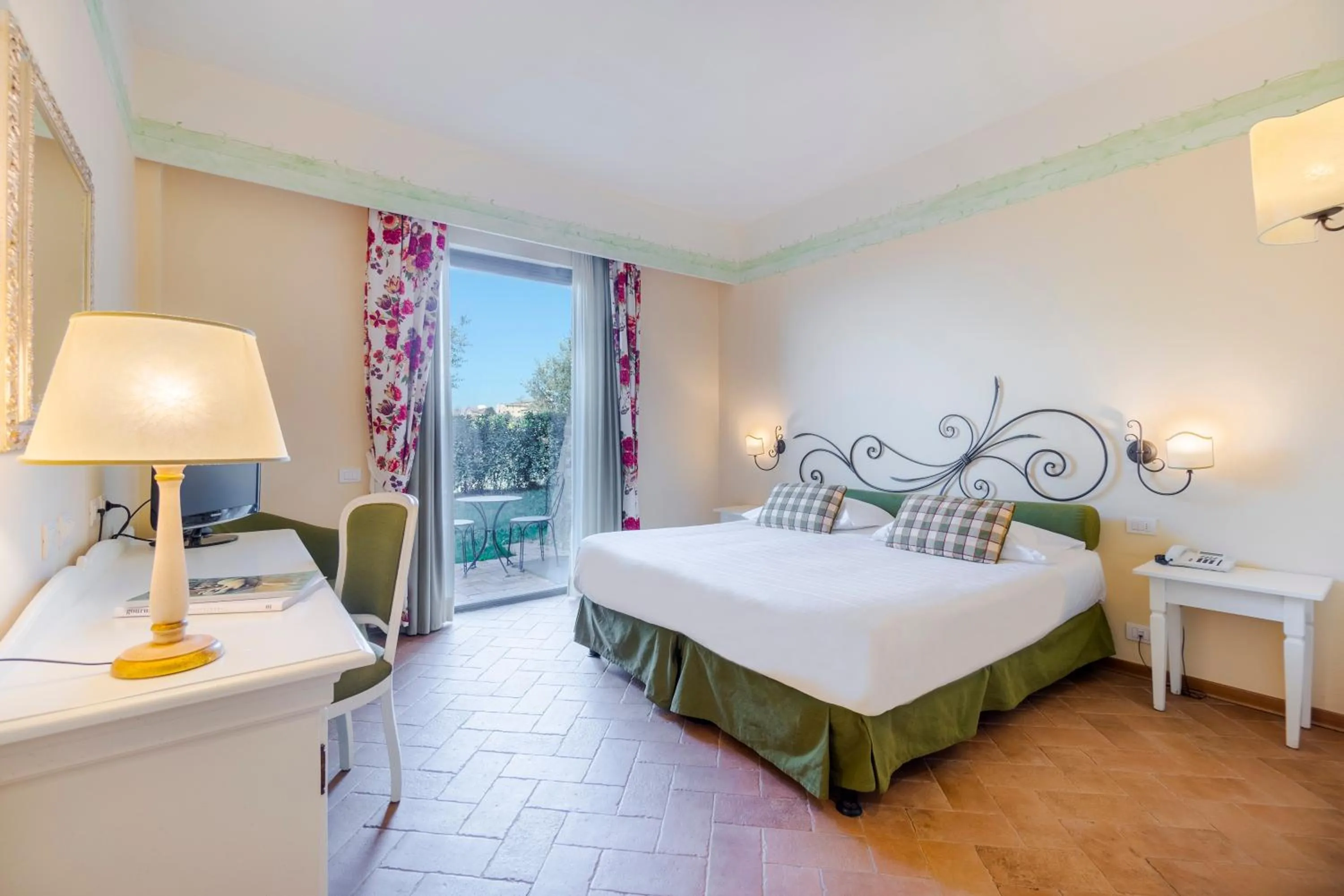 Double Room in Hotel Borgo Di Cortefreda - Place of Charme