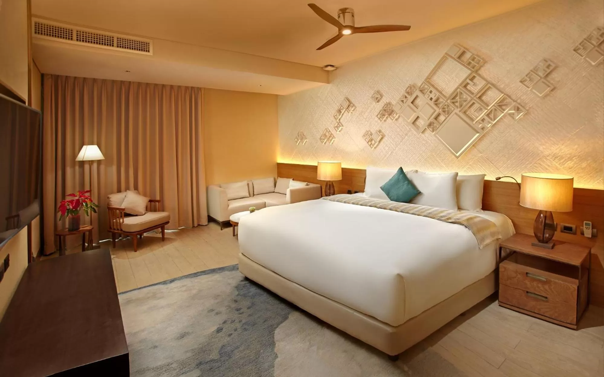 Premiere Villa with Private Pool in Quest Plus Conference Center, Clark