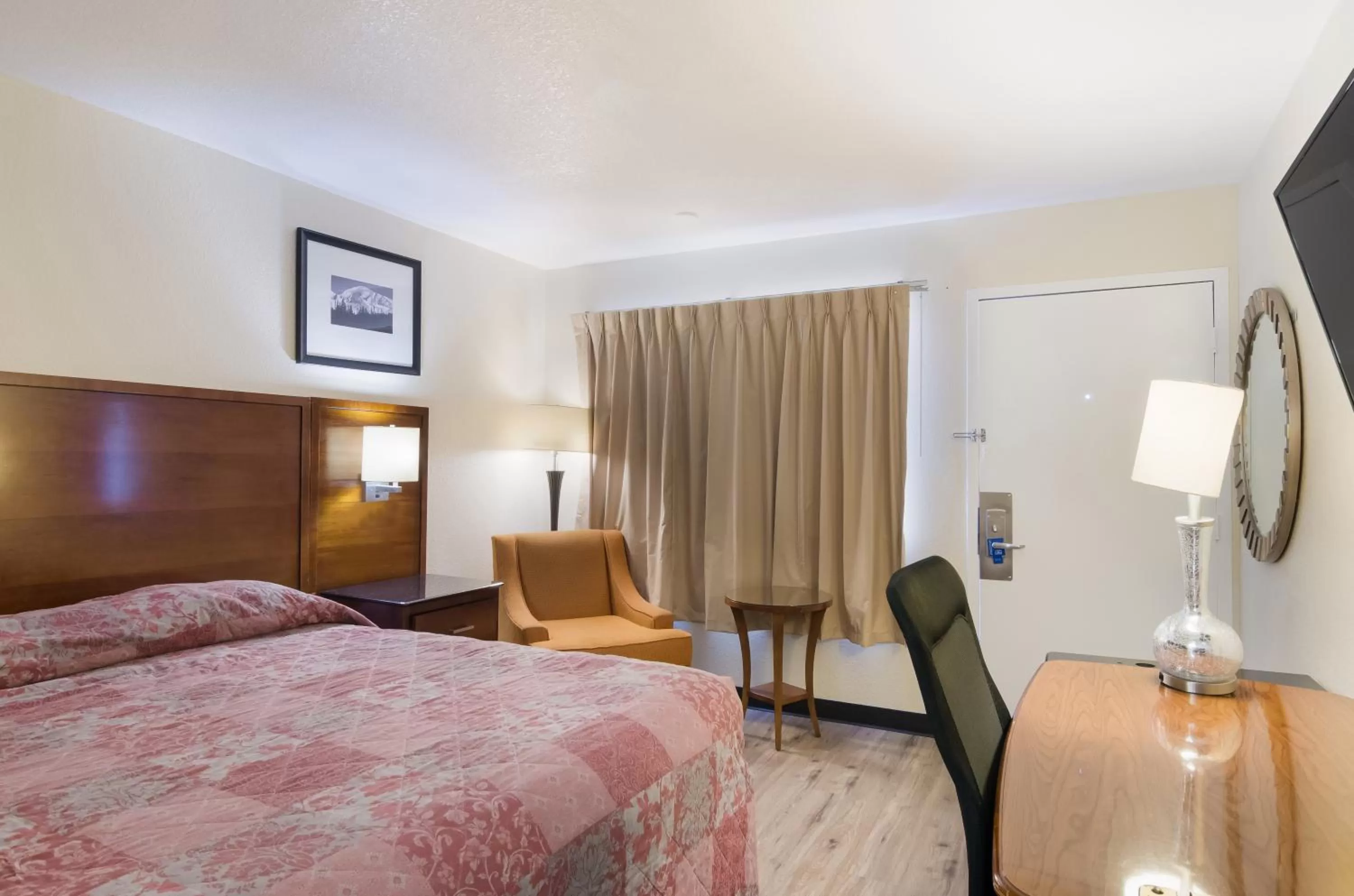 Queen Room - Non-Smoking in Rodeway Inn Greeley