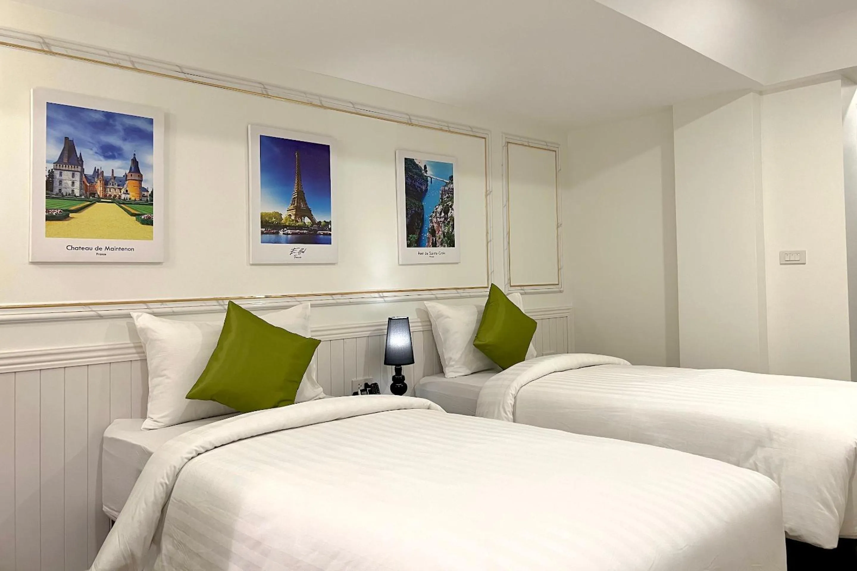 Deluxe Twin Room in Travelier Hostel