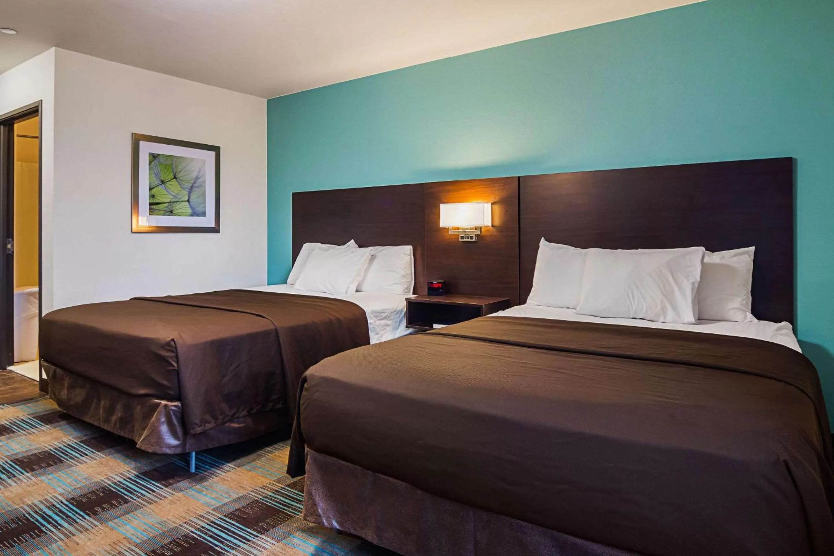 Queen Room with Two Queen Beds - Non-Smoking in Suburban Studios Monaca - Pittsburgh