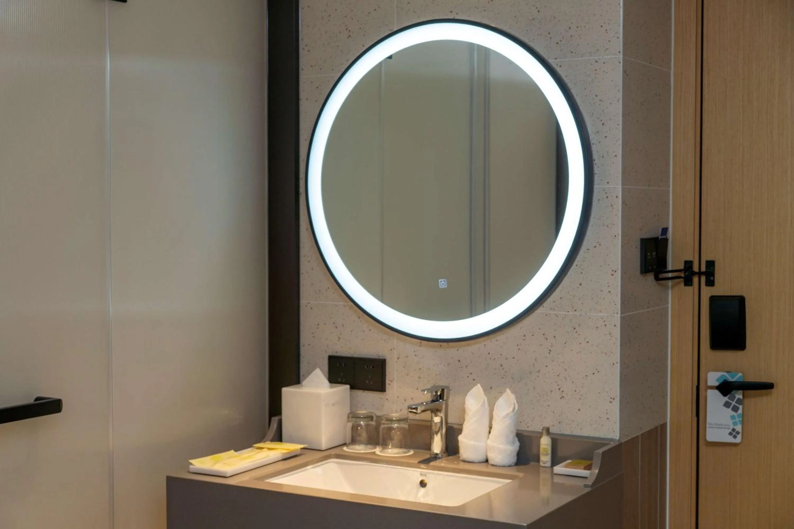 Twin Room with Panoramic View in Hilton Garden Inn Zhuhai Hengqin Sumlodol Park