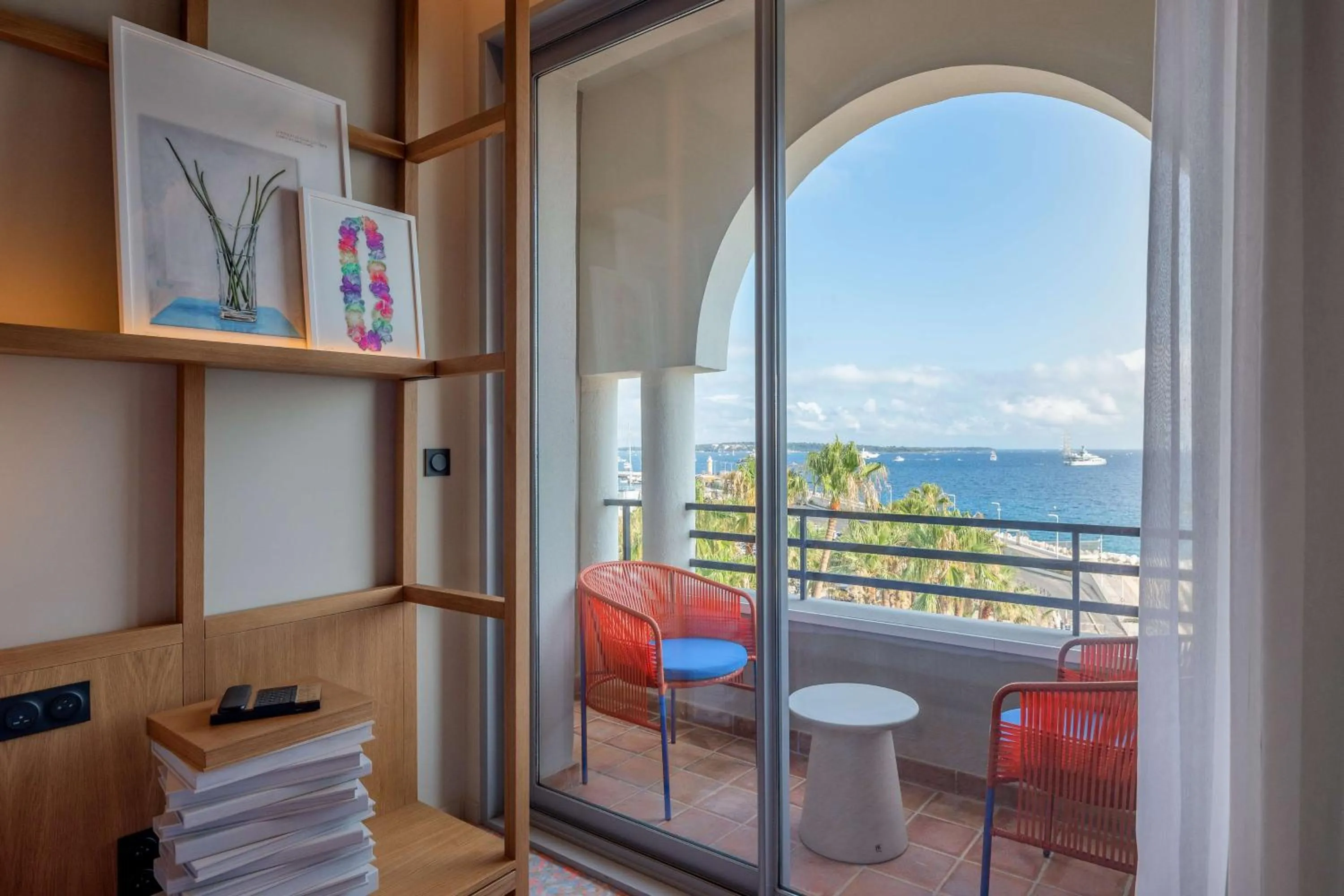 Deluxe Twin Room with Sea View in Canopy by Hilton Cannes