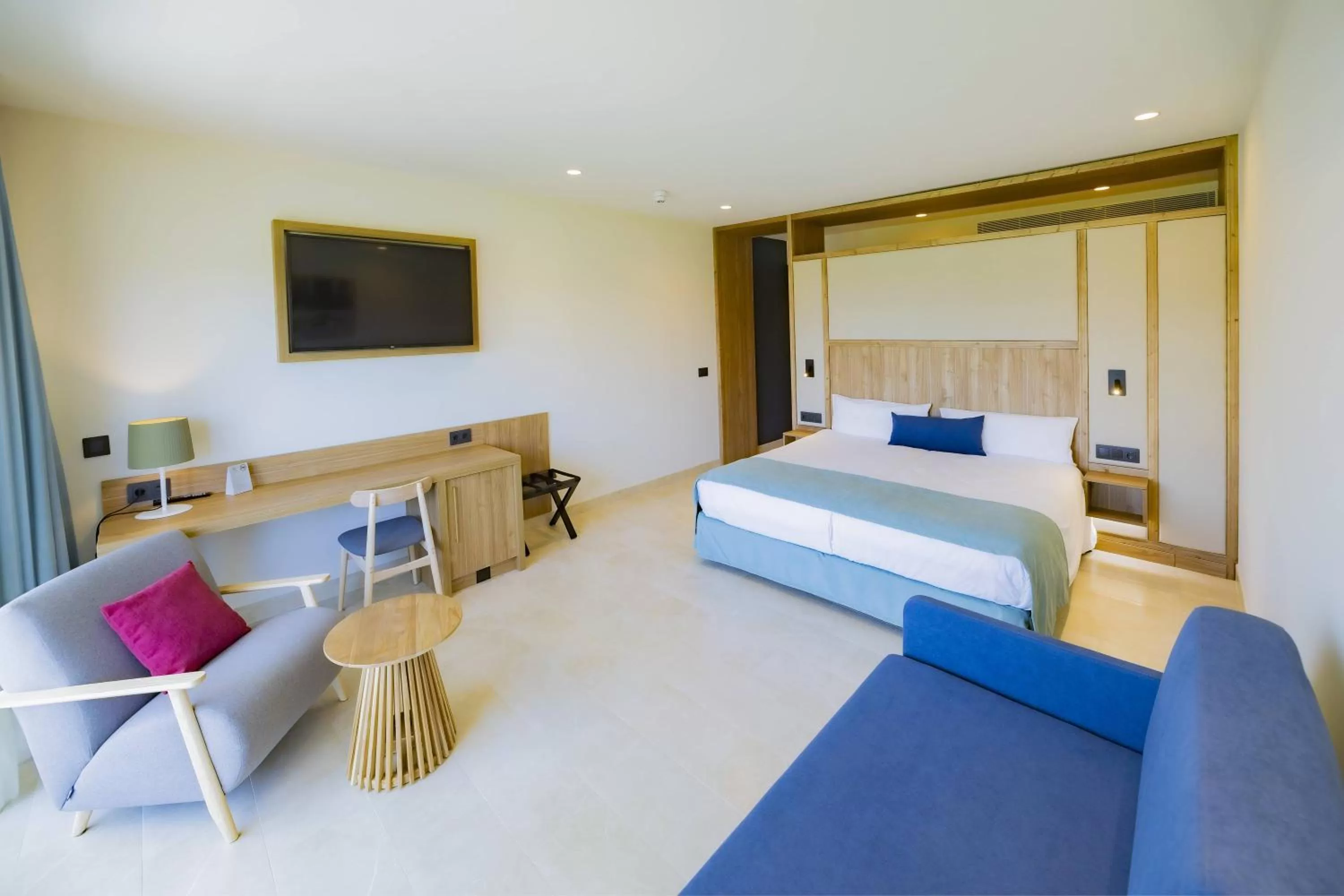  Impressive Superior Double Room Golf View (2 adults +1 child) in Impressive Playa Granada Golf