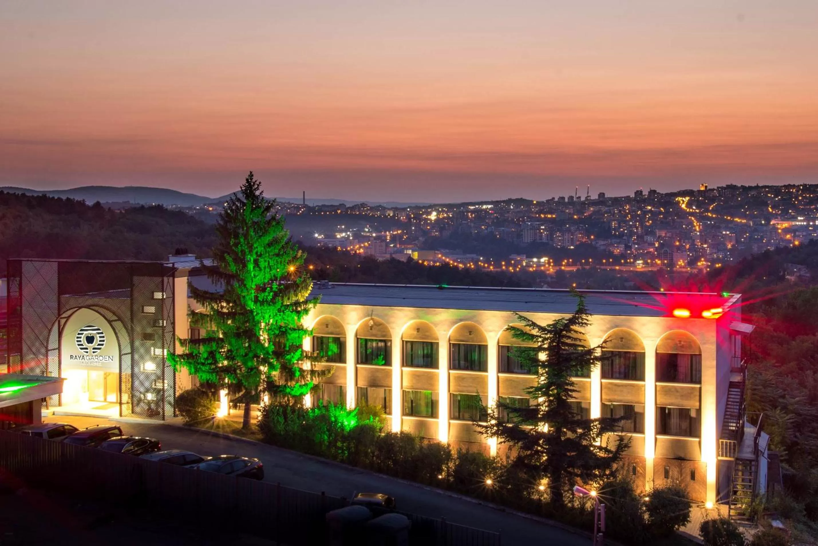 RAYA Garden - Park Hotel & Winery