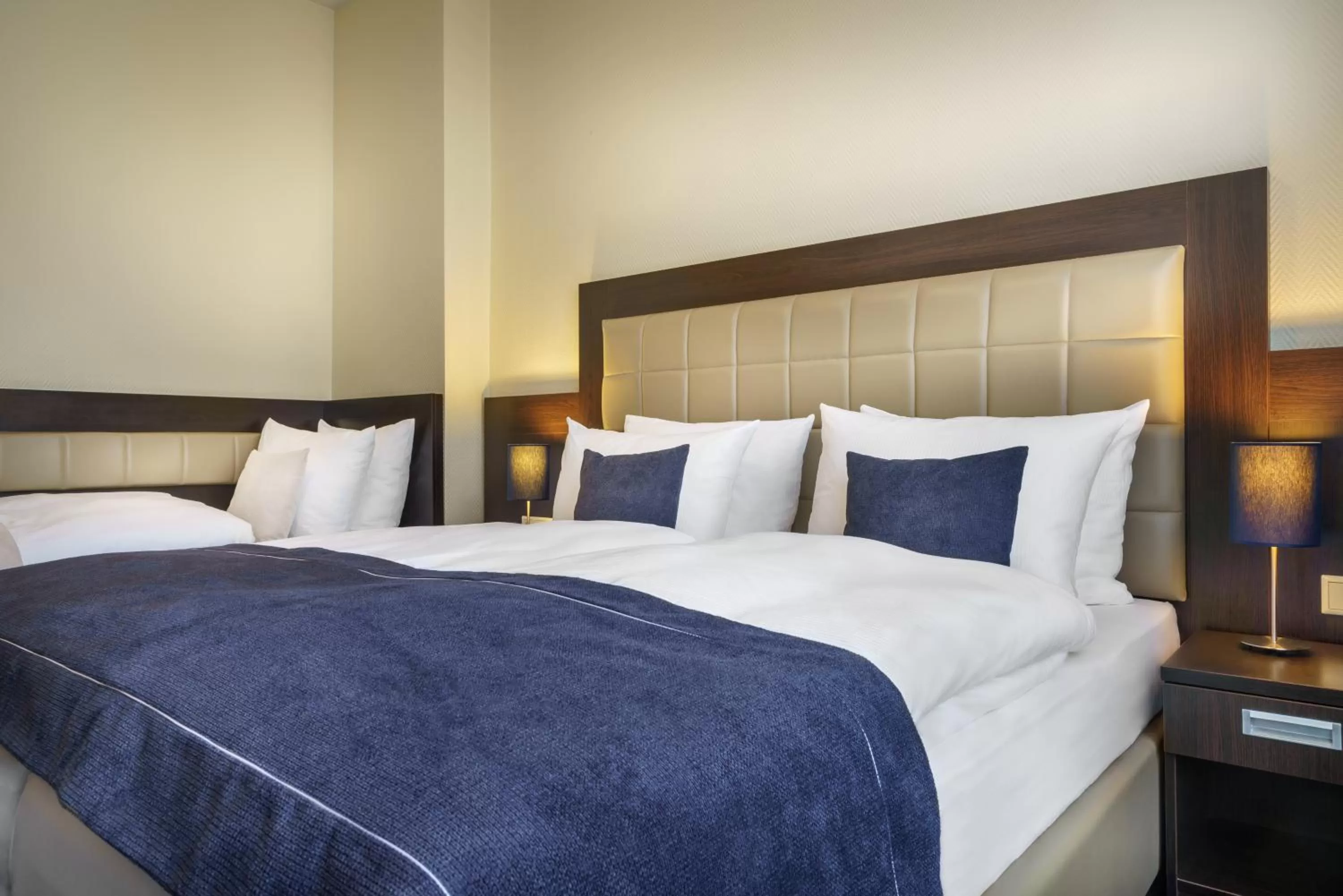 Standard Triple Room in Hotel Continental Hamburg Hauptbahnhof