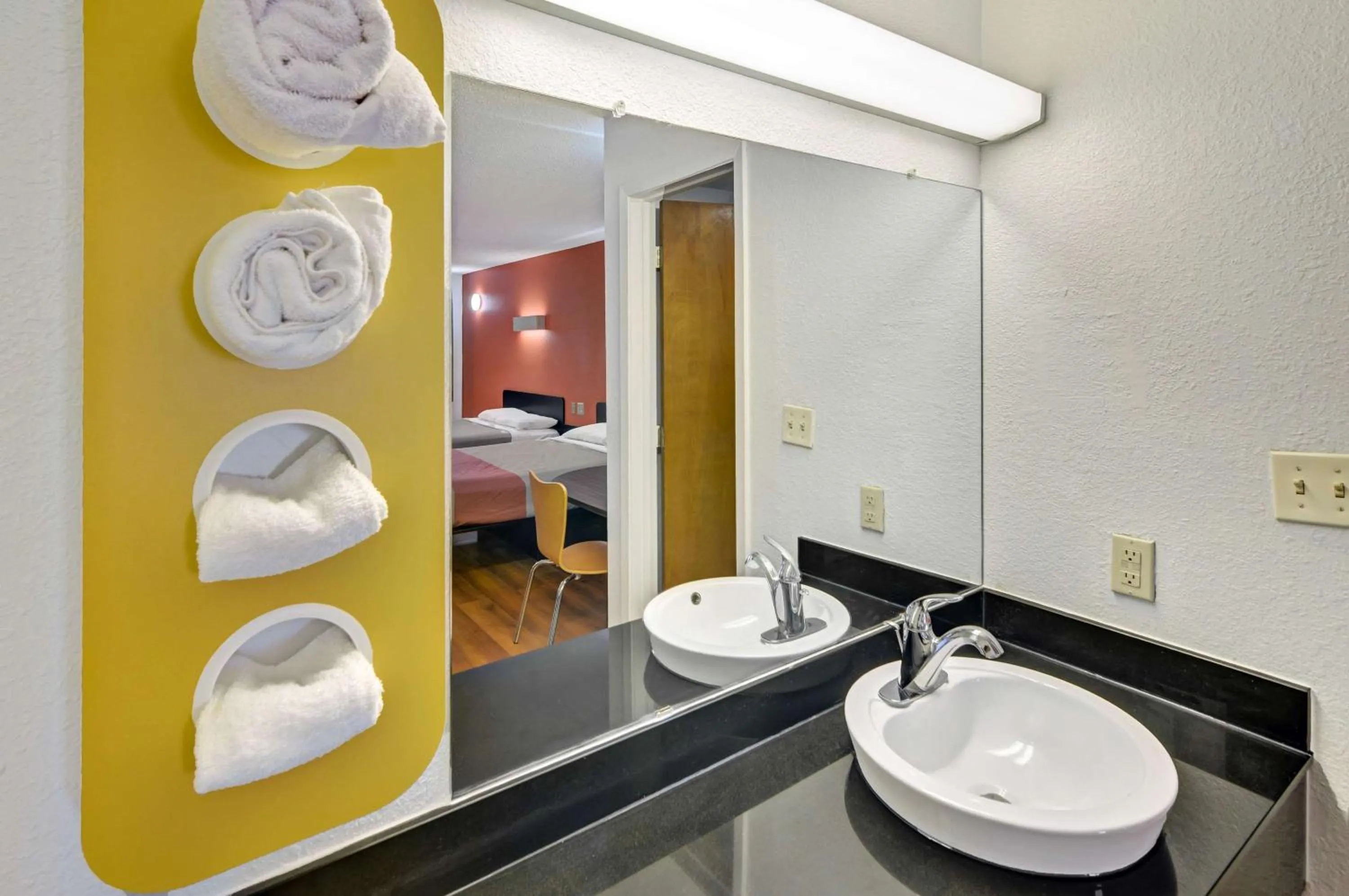 King Room - Smoking  in Motel 6-Lindale, TX