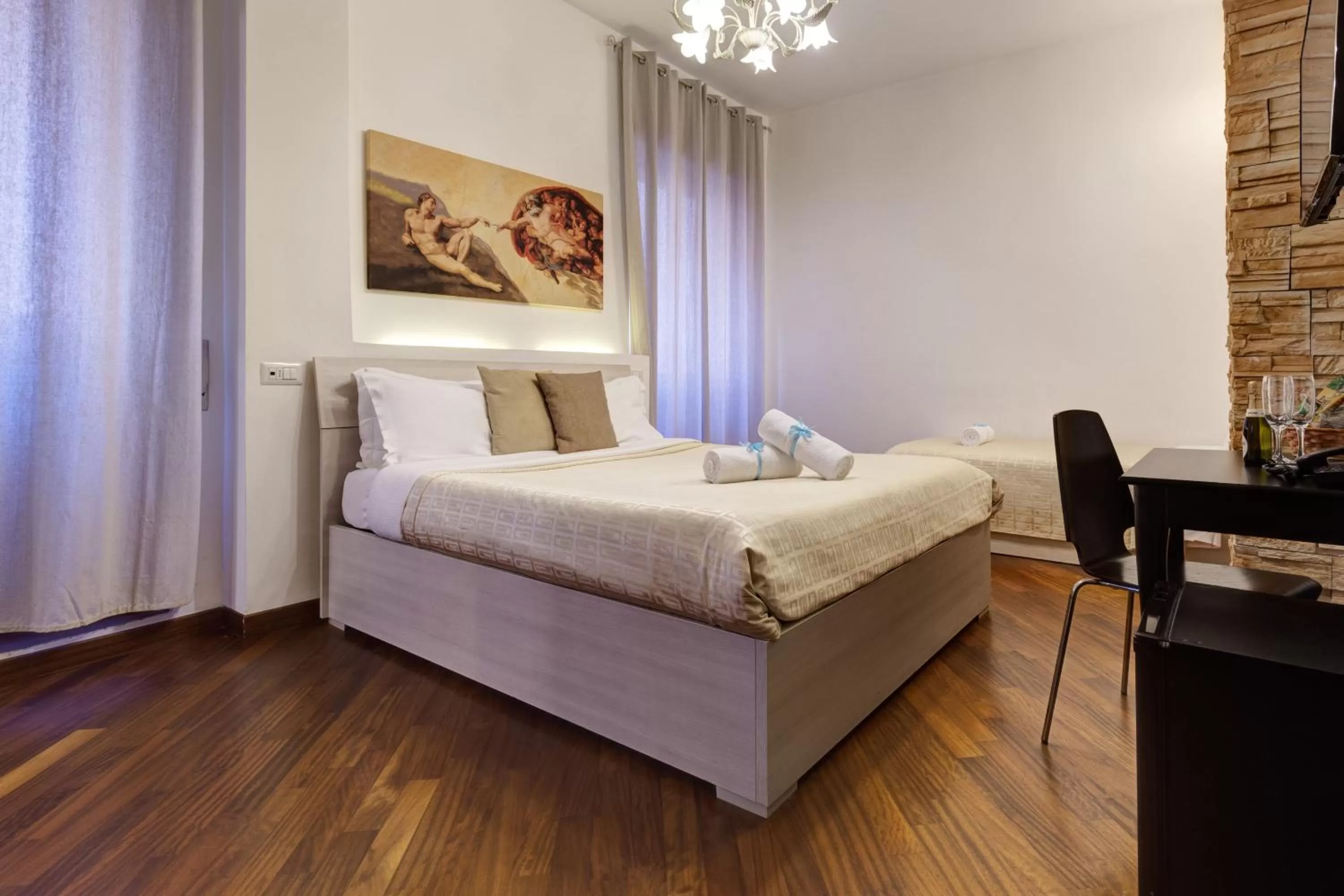 Triple Room in Little Rhome Suites