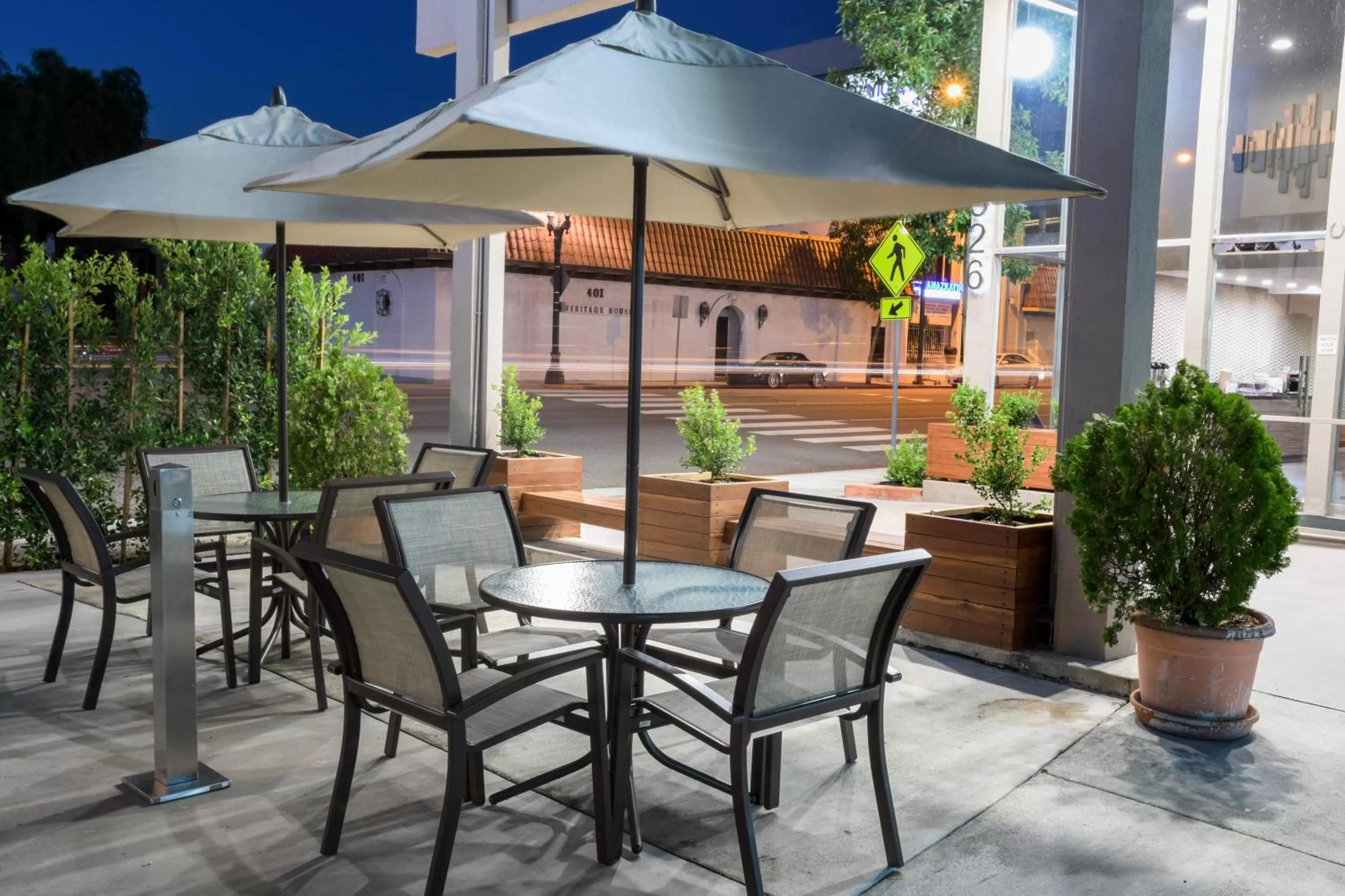 Patio in Hotel Xilo Glendale