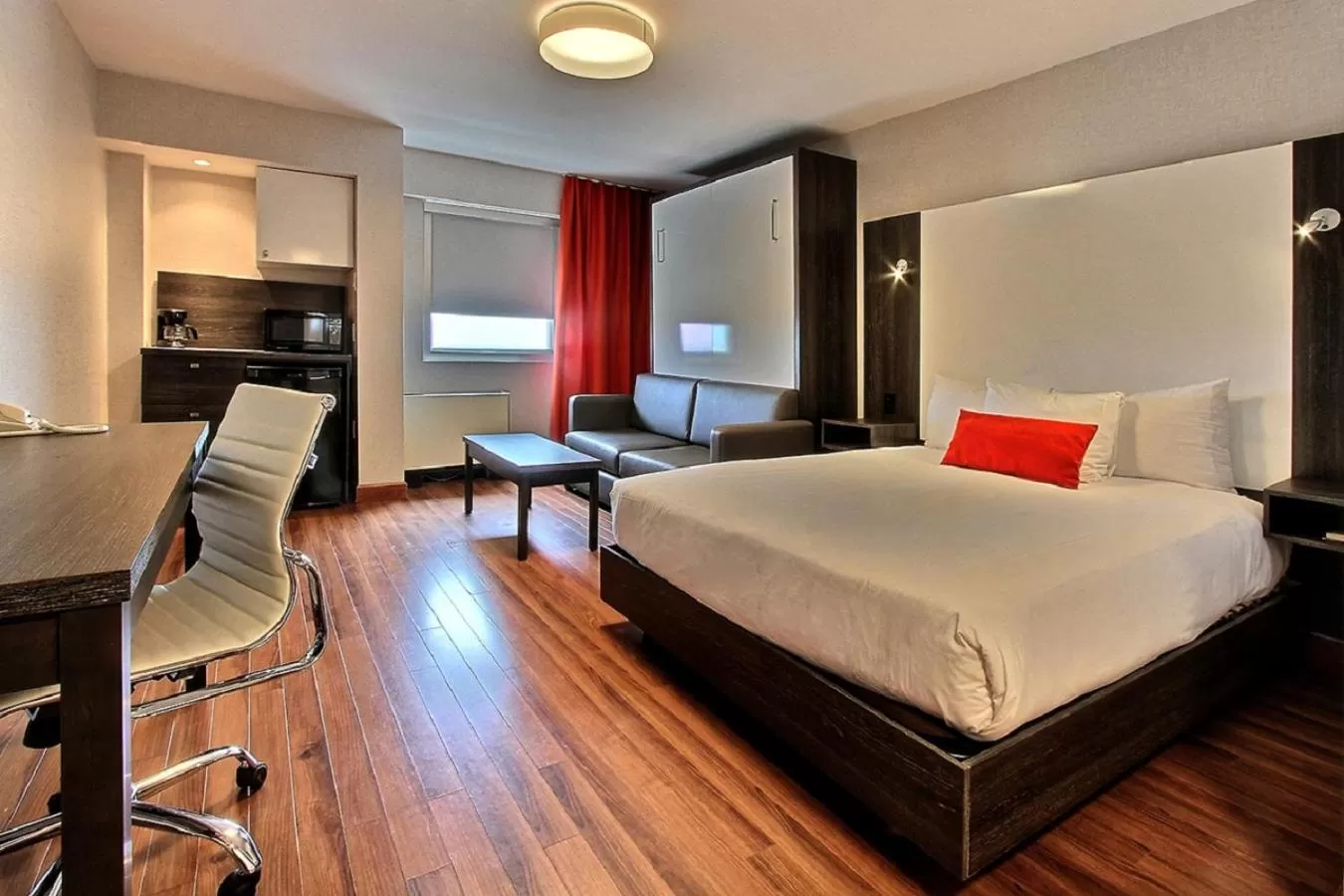 Queen Room with Murphy Bed in Hotel Classique