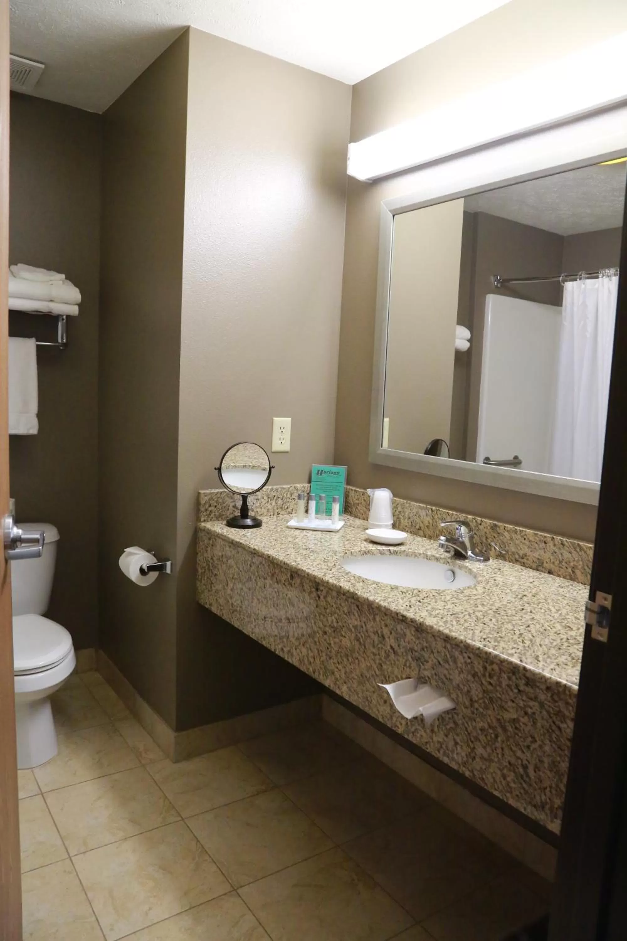 Standard Queen Room in Horizon Inn & Suites