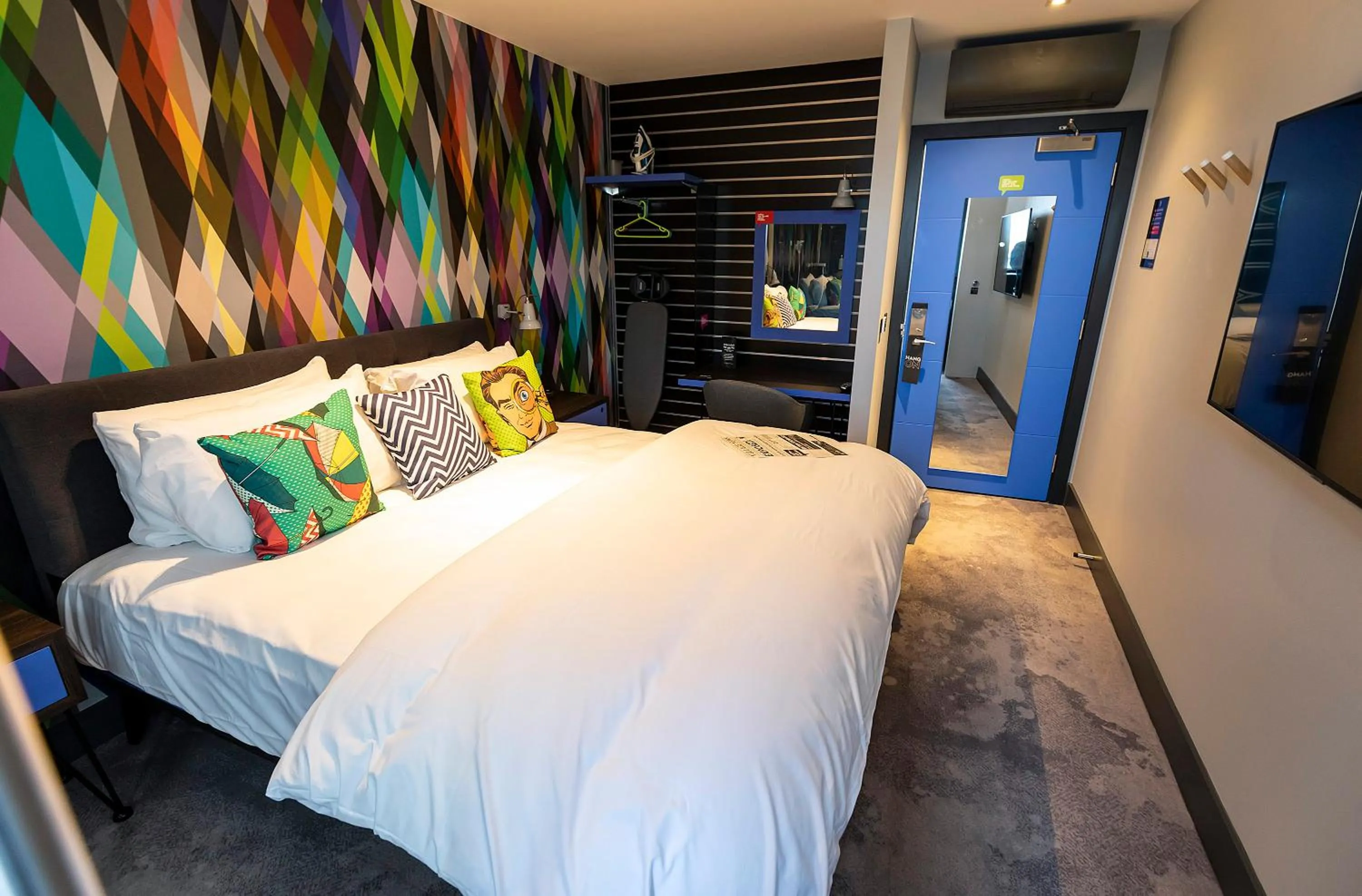 Club Room (FREE GYM & POOL ACCESS) in Village Hotel Basingstoke